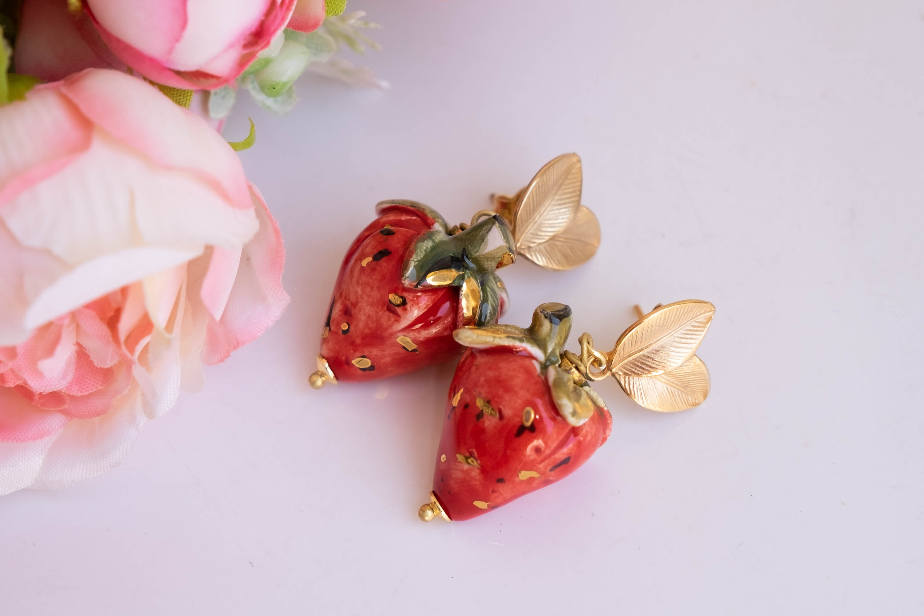 Orecchini A Borchia Con Fragola Smaltata In Argento Sterling 925 – Gioiello Artigianale In Confezione Regalo