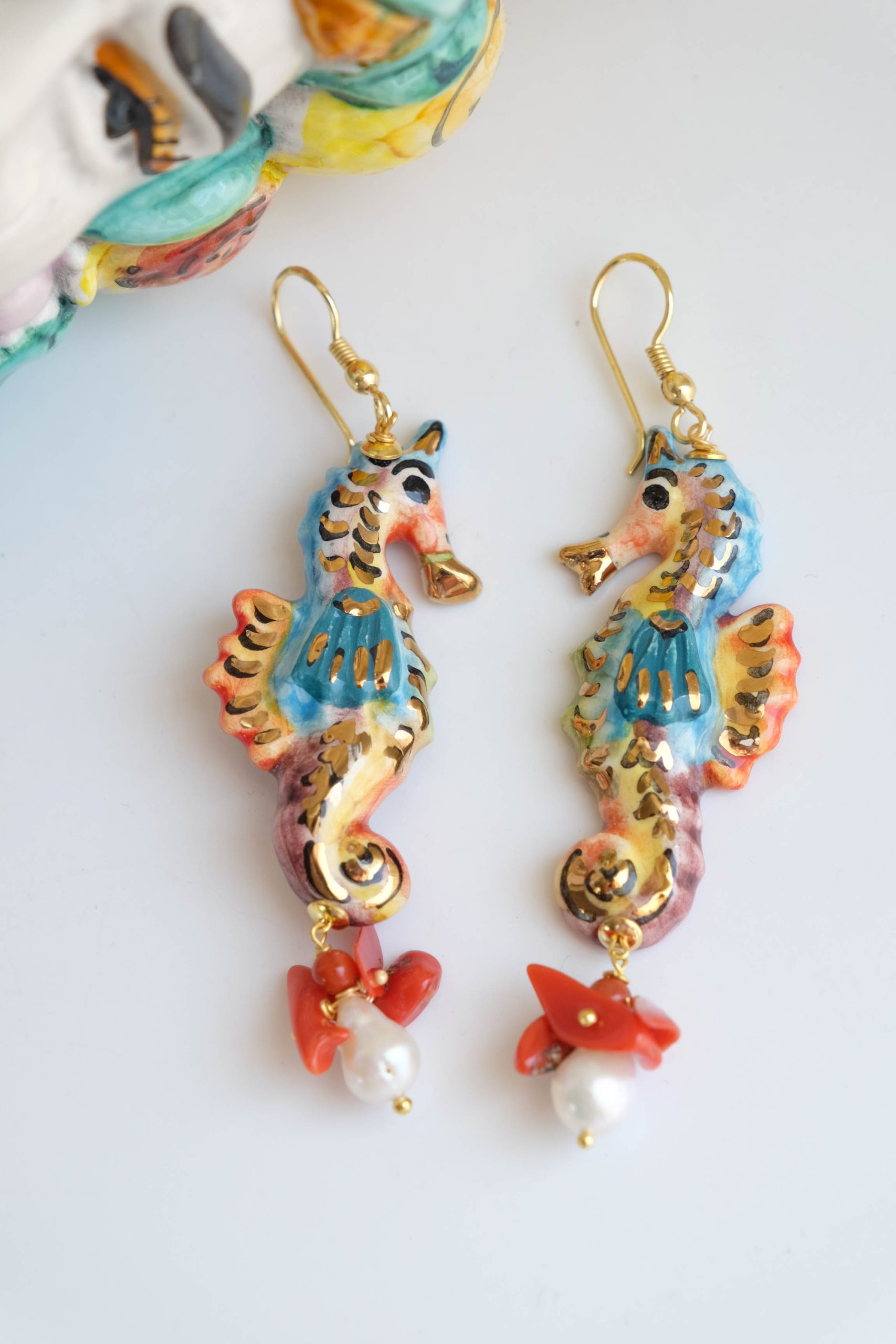 SICILIAN CAVALLUCCIO EARRINGS CALTAGIRONE CERAMIC CORAL PEARLS (2)