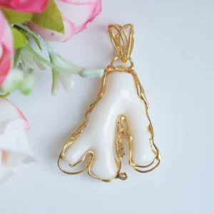 Pendente con corallo bianco rosato naturale e argento 925