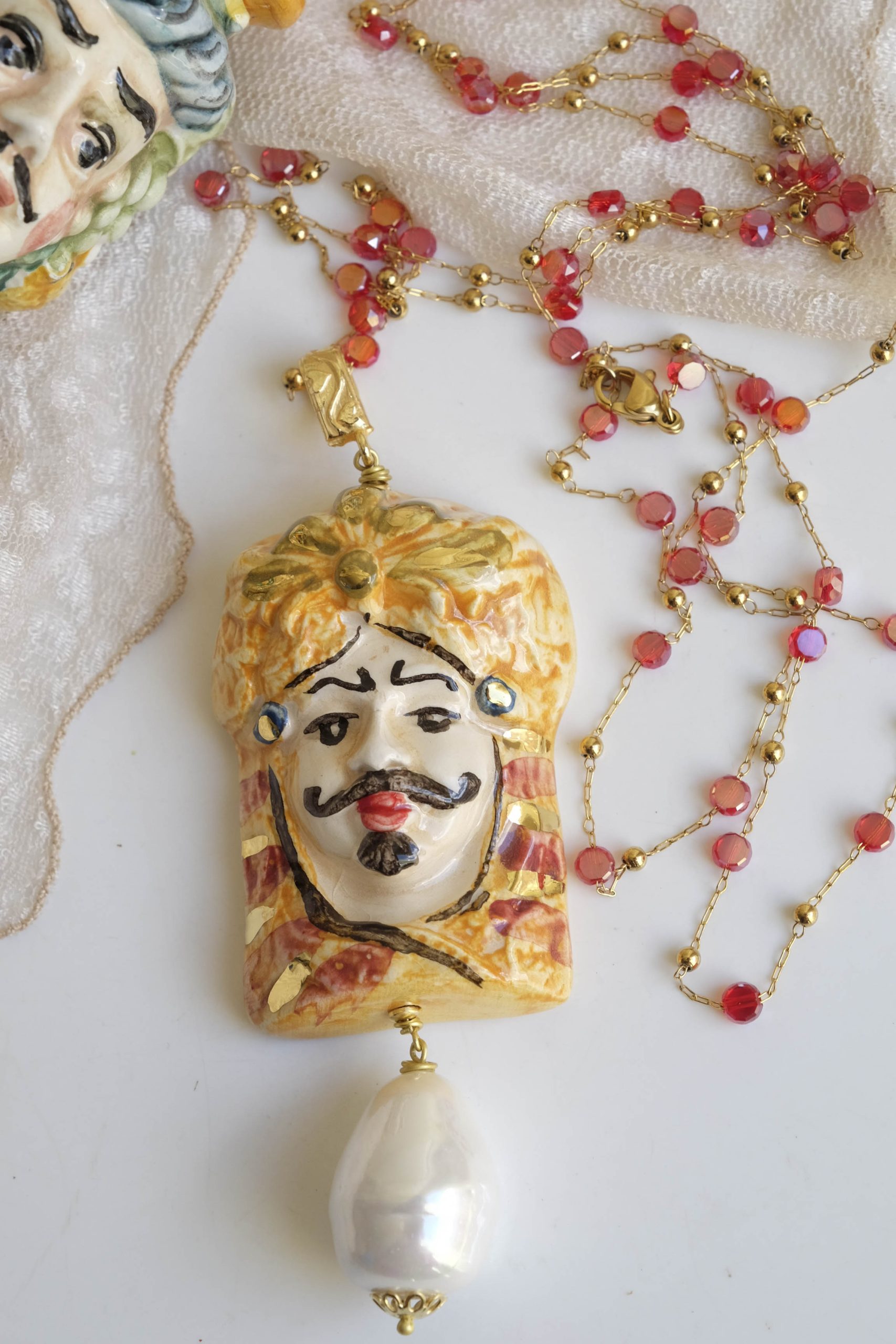 LONG NECKLACE MOOR'S HEAD PEARL RED CRYSTALS (10)