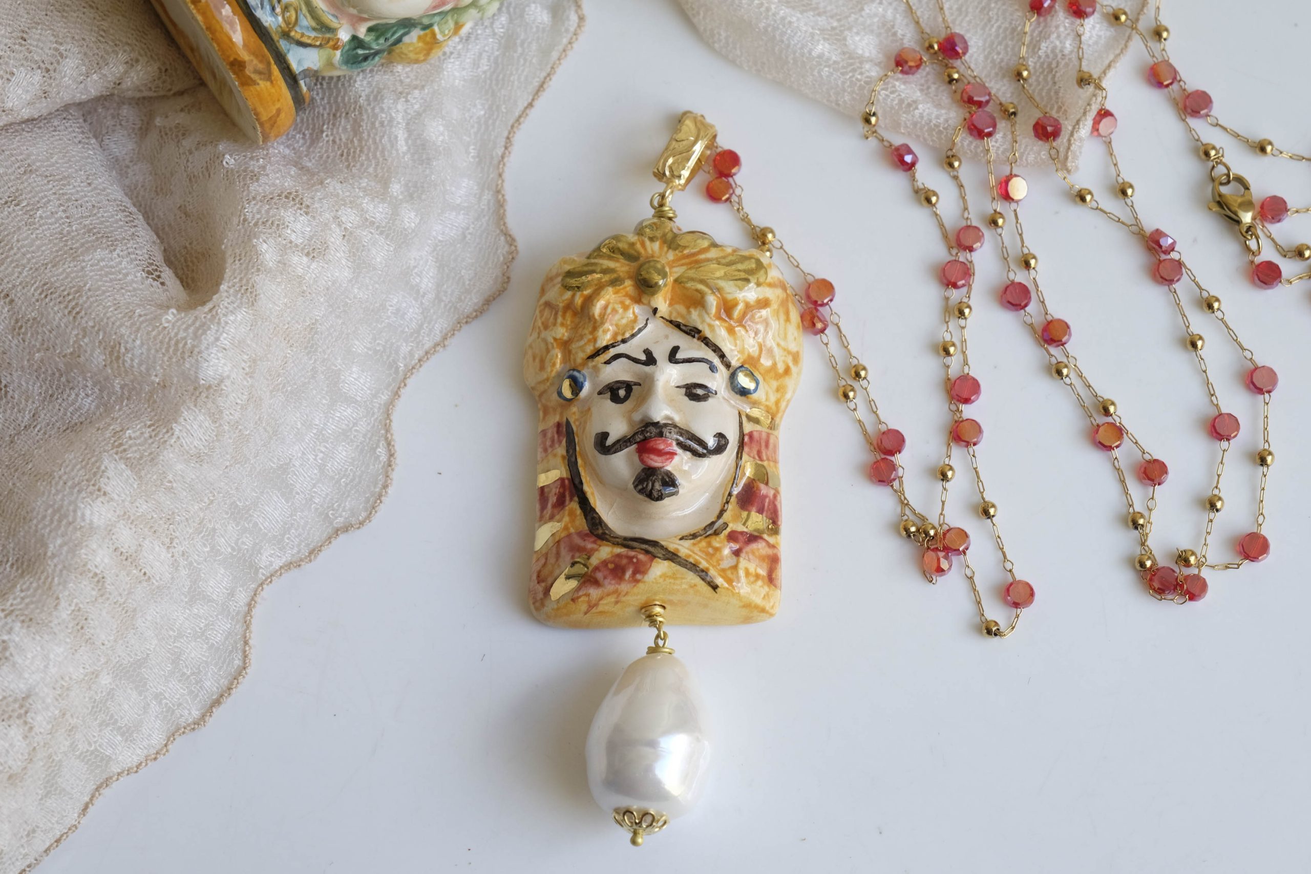 LONG NECKLACE MOOR'S HEAD PEARL RED CRYSTALS (13)