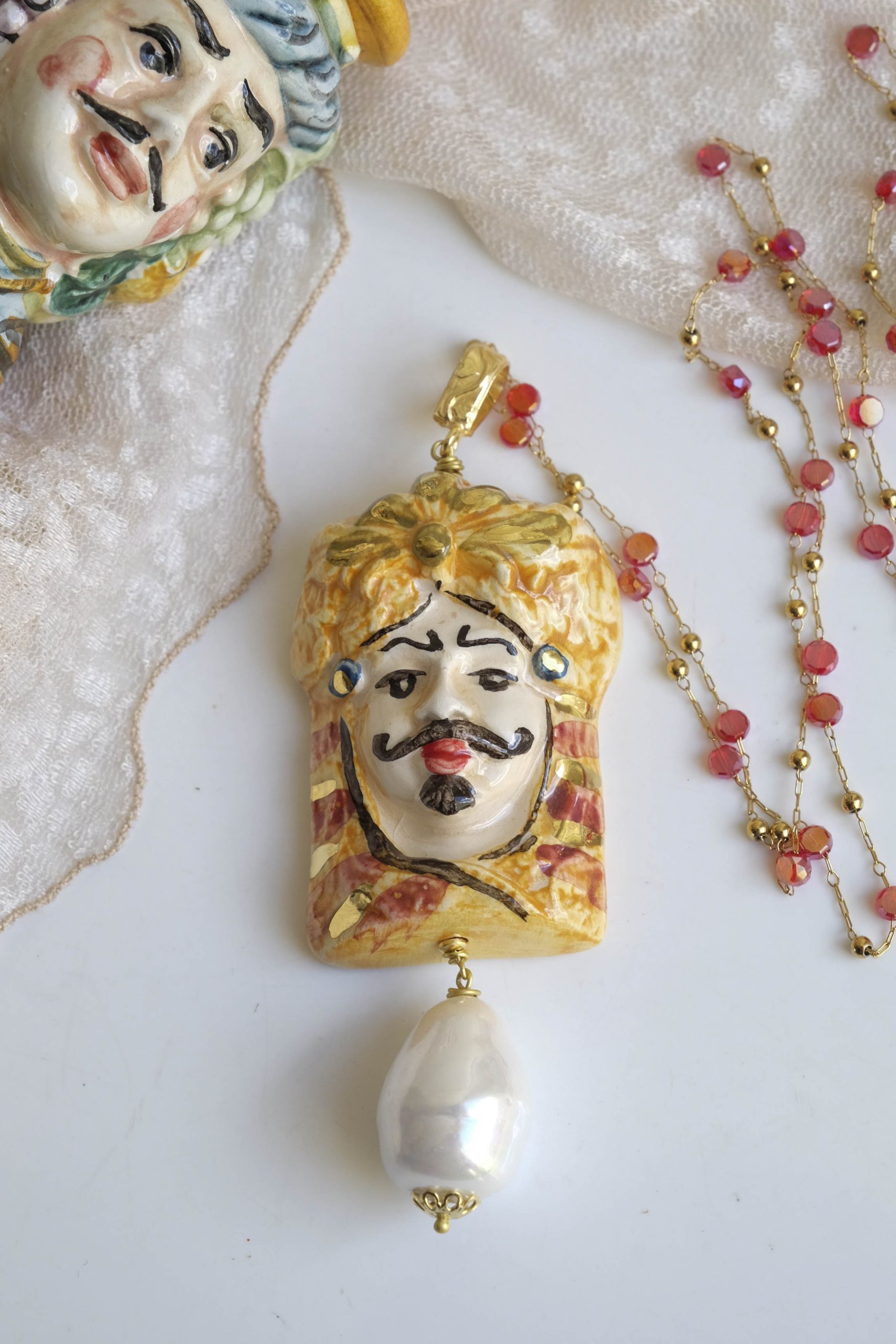 LONG NECKLACE MOOR'S HEAD PEARL RED CRYSTALS (14)