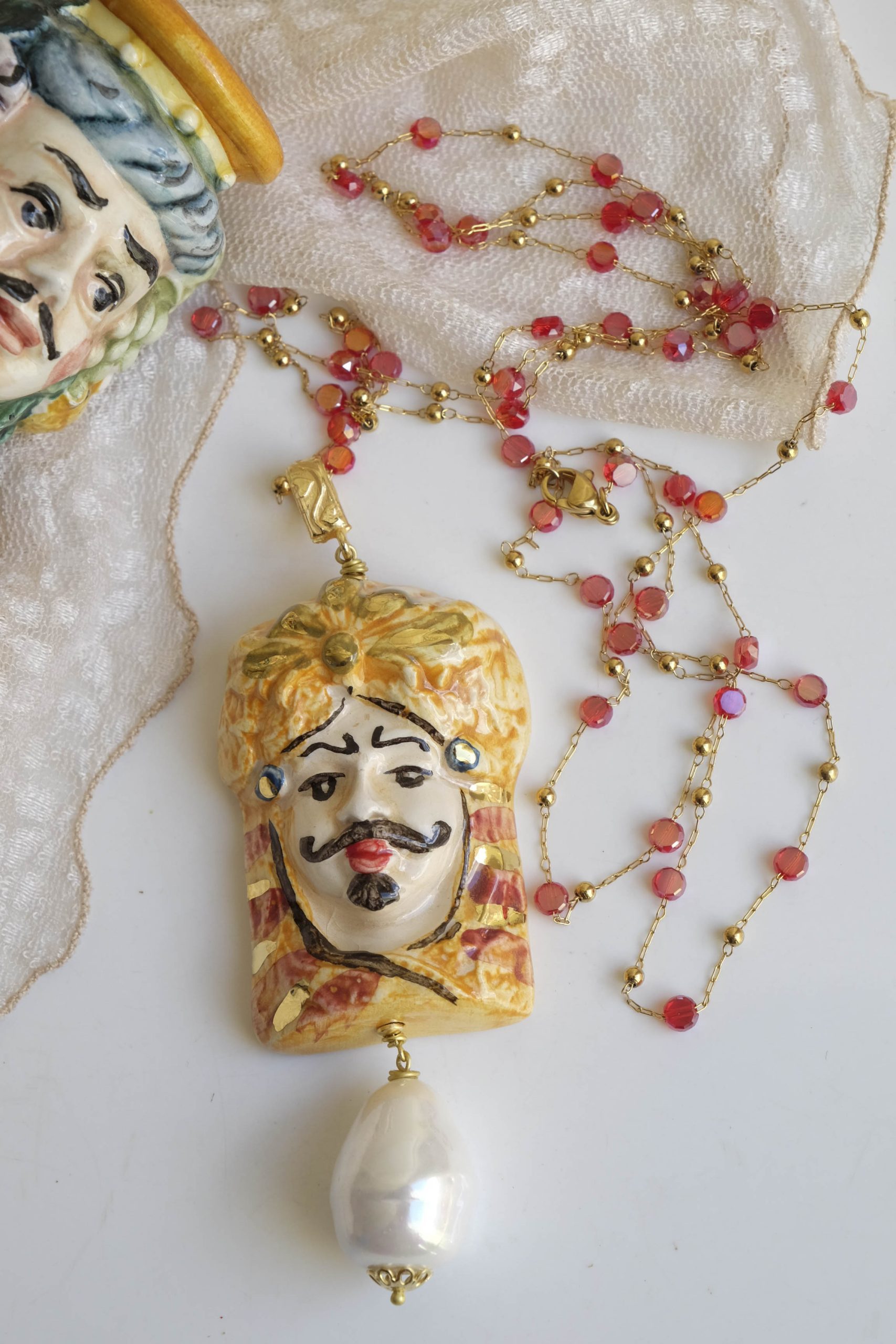 LONG NECKLACE MOOR'S HEAD PEARL RED CRYSTALS (16)