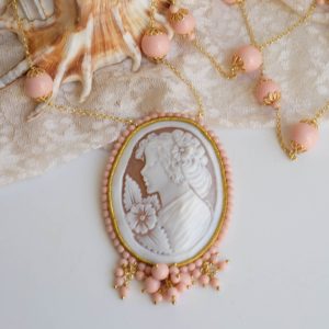 Collana cammeo volto dama e pasta corallo rosa argento dorato