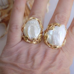Anello Perla barocca naturale grande ottone