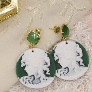 Orecchini Cammeo in Resina Verde con Perno Occhio di Gatto