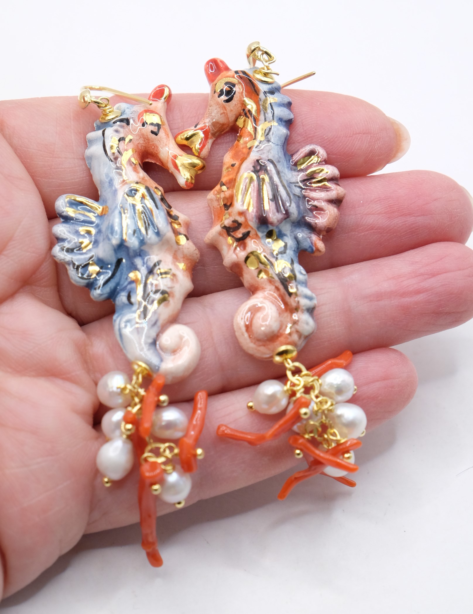 SEAHORSE EARRINGS WITH CORAL PEARLS, HANDMADE IN SICILIAN, CALTAGIRONE CERAMICS, SOLID GOLD (1)