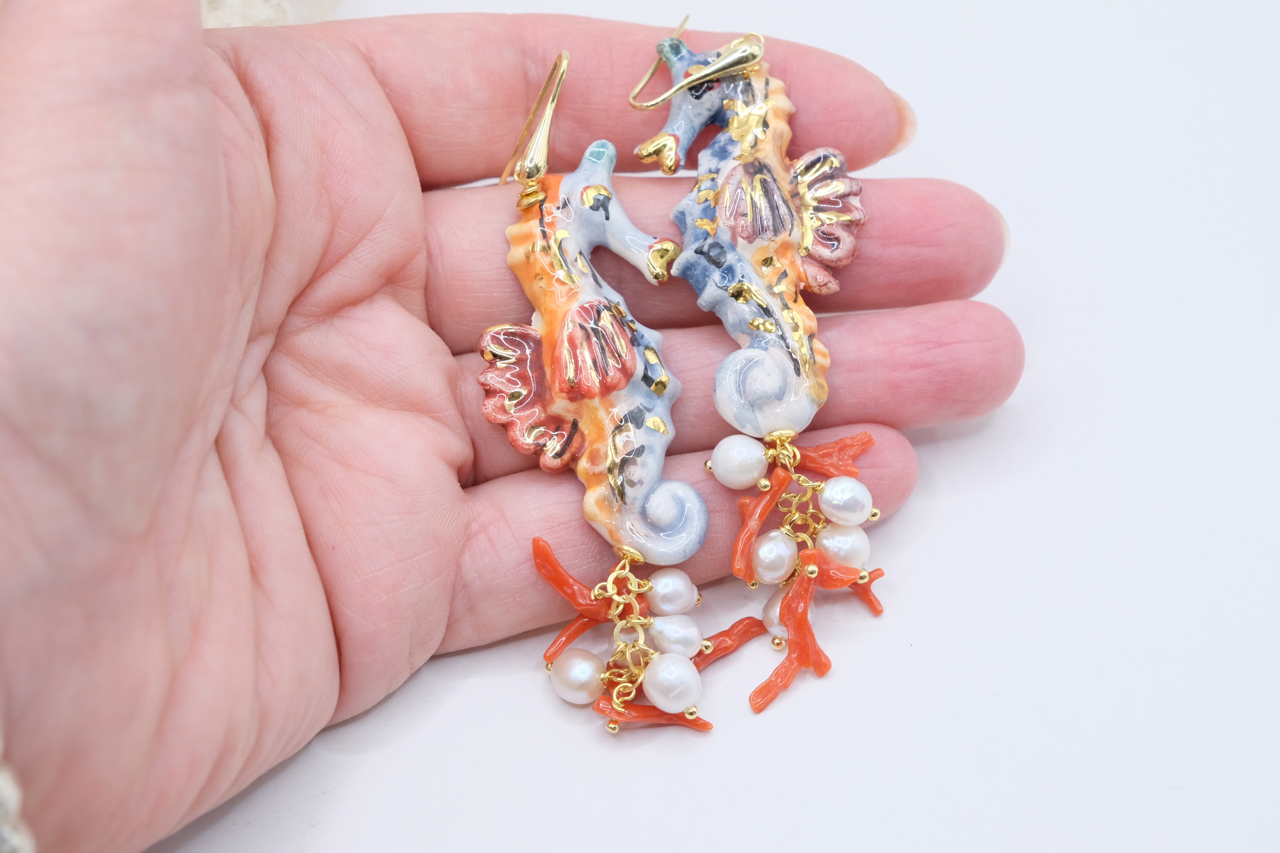 SEAHORSE EARRINGS WITH CORAL PEARLS, HANDMADE IN SICILIAN, CALTAGIRONE CERAMICS, SOLID GOLD (2)