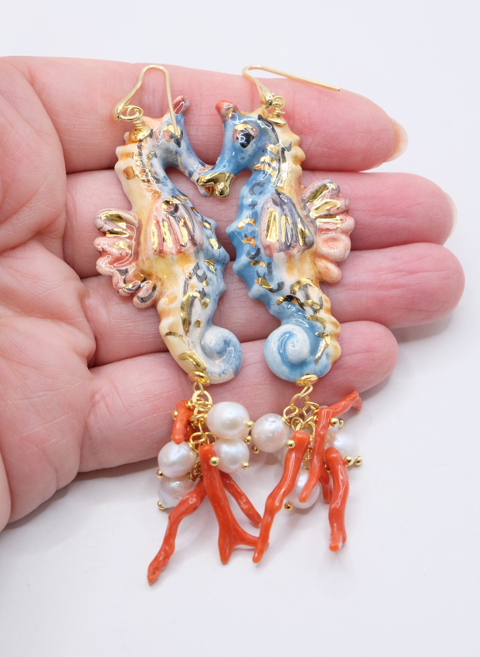 SEAHORSE EARRINGS WITH CORAL PEARLS, HANDMADE IN SICILIAN, CALTAGIRONE CERAMICS, SOLID GOLD (3)