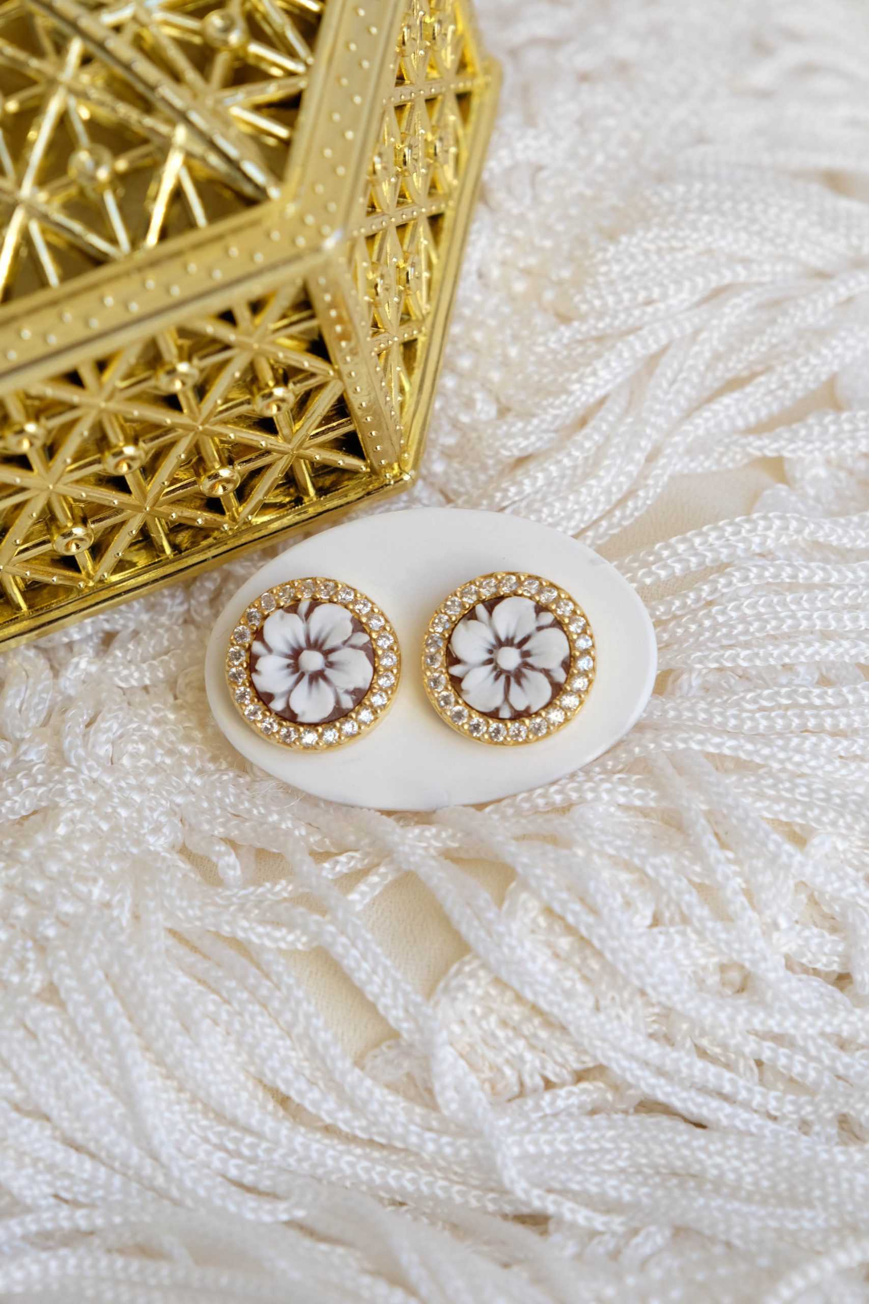 DAHLIA CAMEO EARRINGS GOLD PLATED SILVER (1)