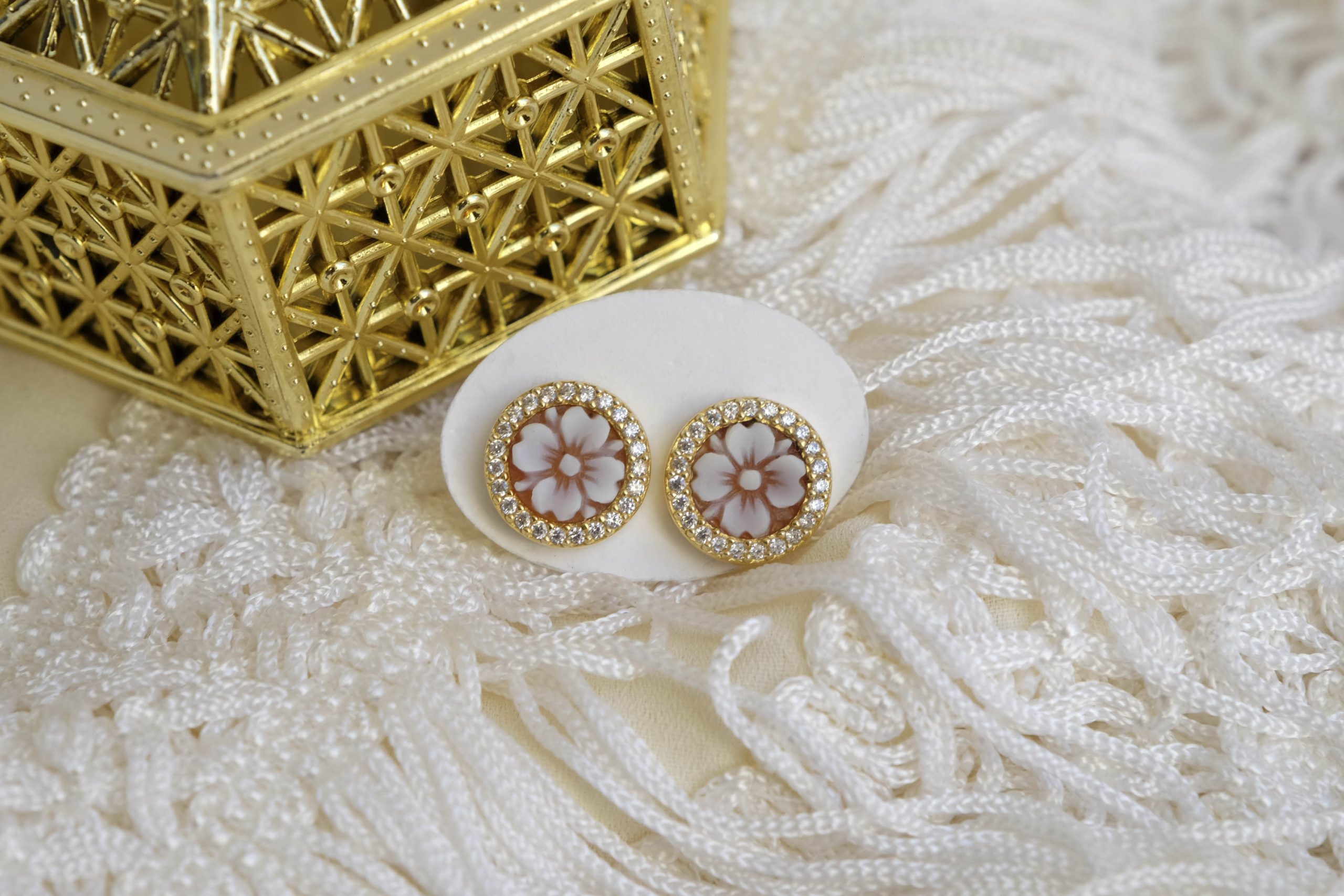 DAHLIA CAMEO EARRINGS GOLD PLATED SILVER (2)