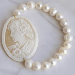 Bracciale di perle naturali e cammeo 4 misure