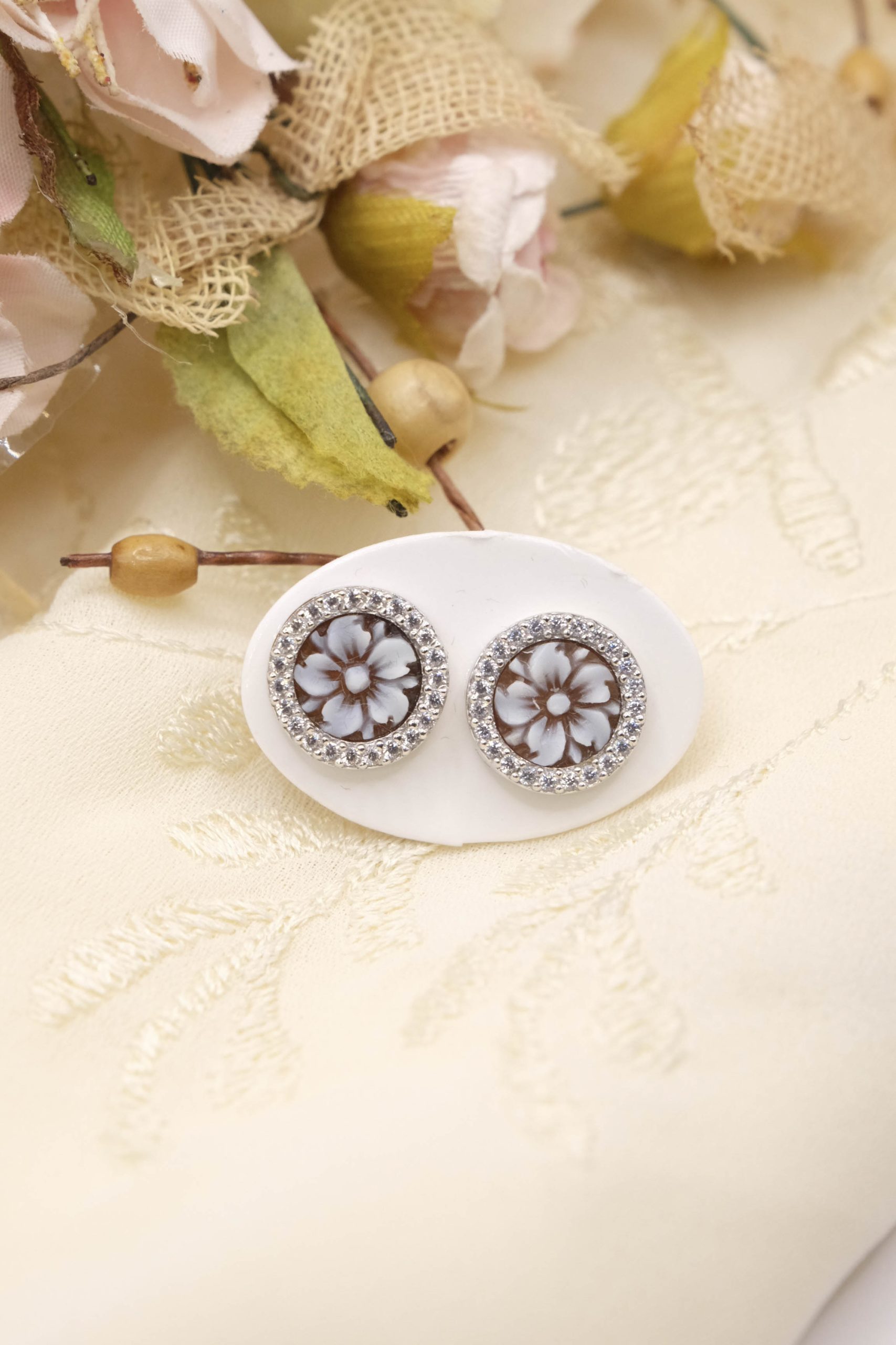 ORECCHINI DALIA 5 PETALI CAMMEO SARDONICO TORRE DEL GRECO ZIRCONI (2)