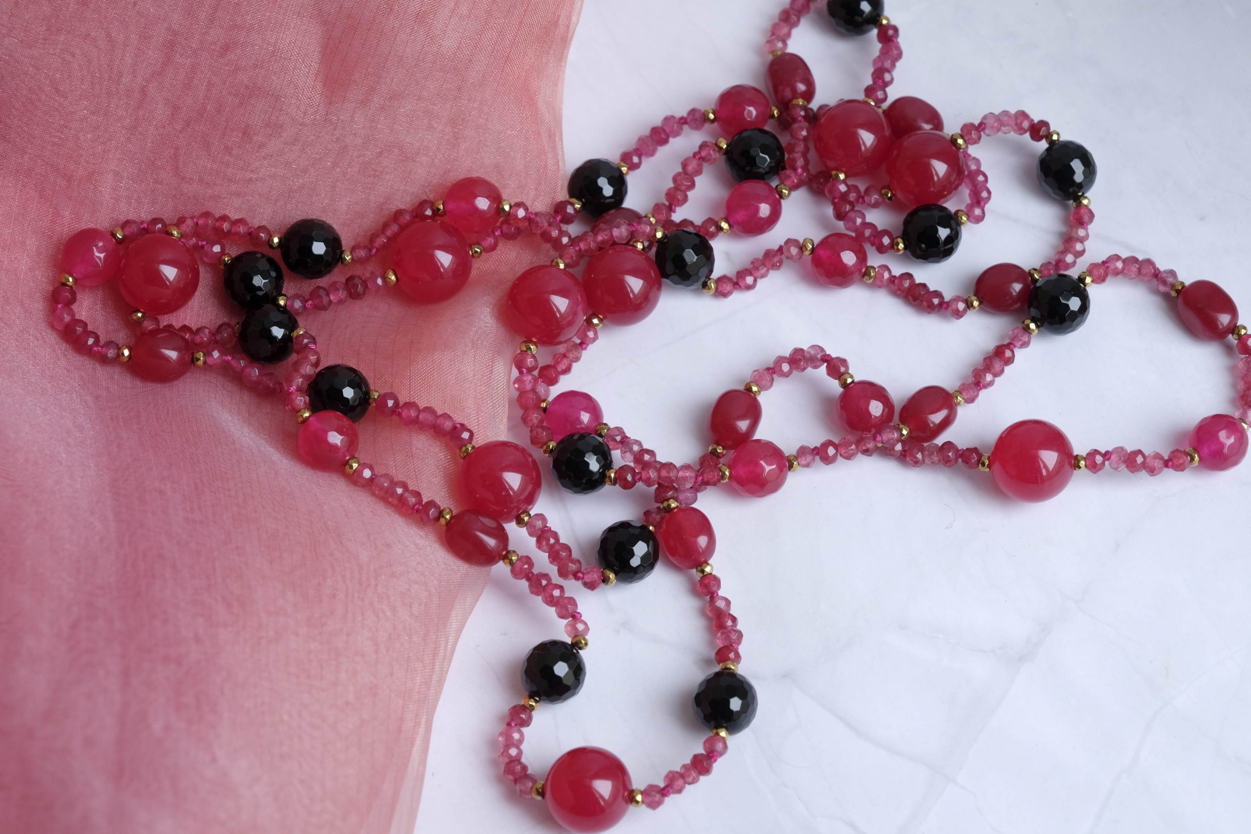 LONG NECKLACE BURGUNDY-FUCHSIA JADE AND BLACK ONYX (2)