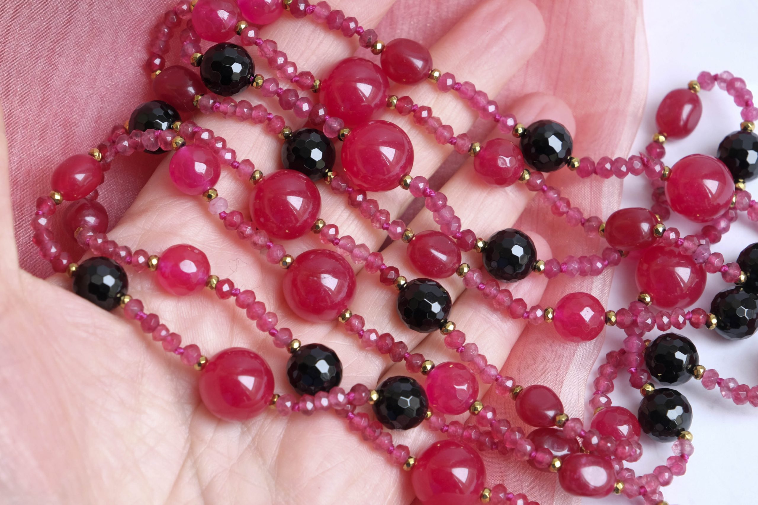 LONG NECKLACE BURGUNDY-FUCHSIA JADE AND BLACK ONYX (7)