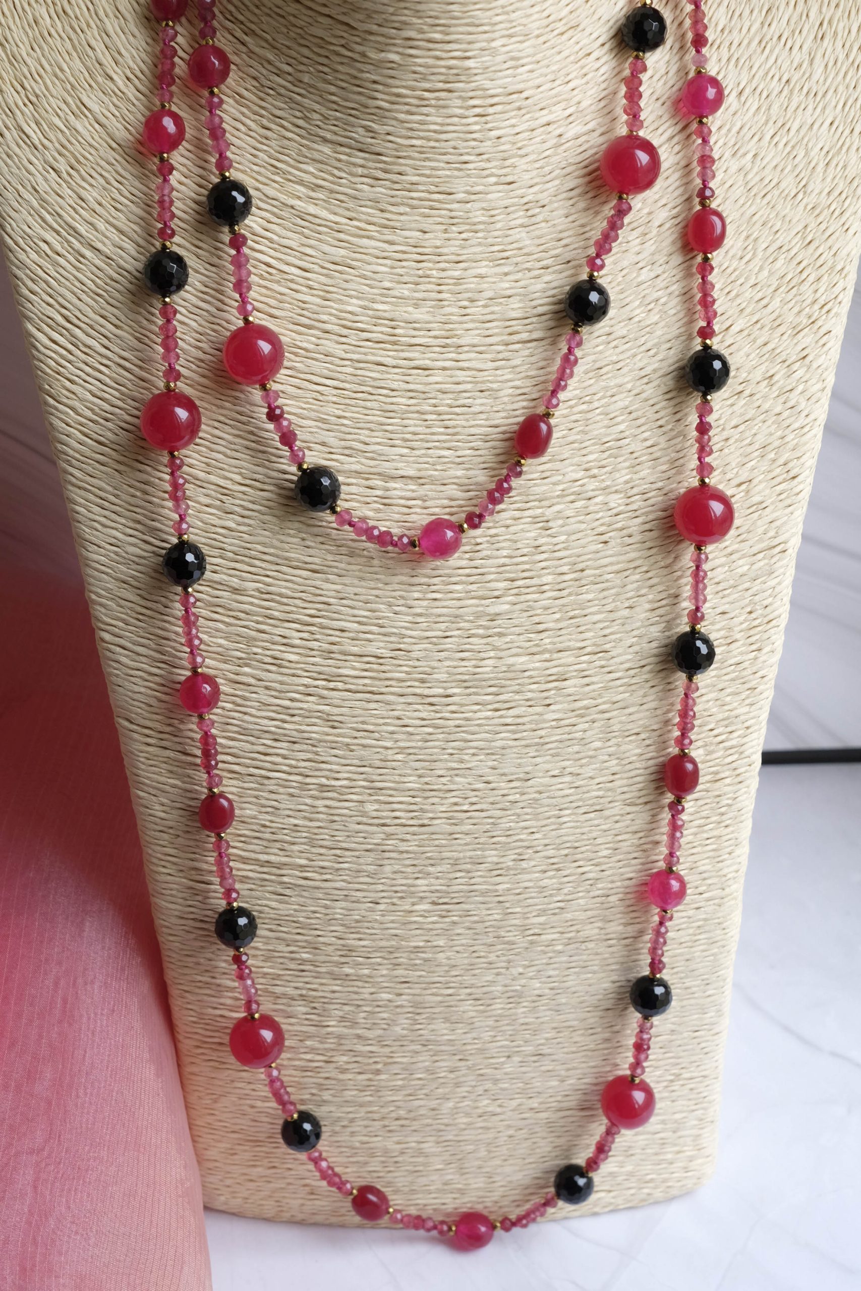 LONG NECKLACE BURGUNDY-FUCHSIA JADE AND BLACK ONYX (8)