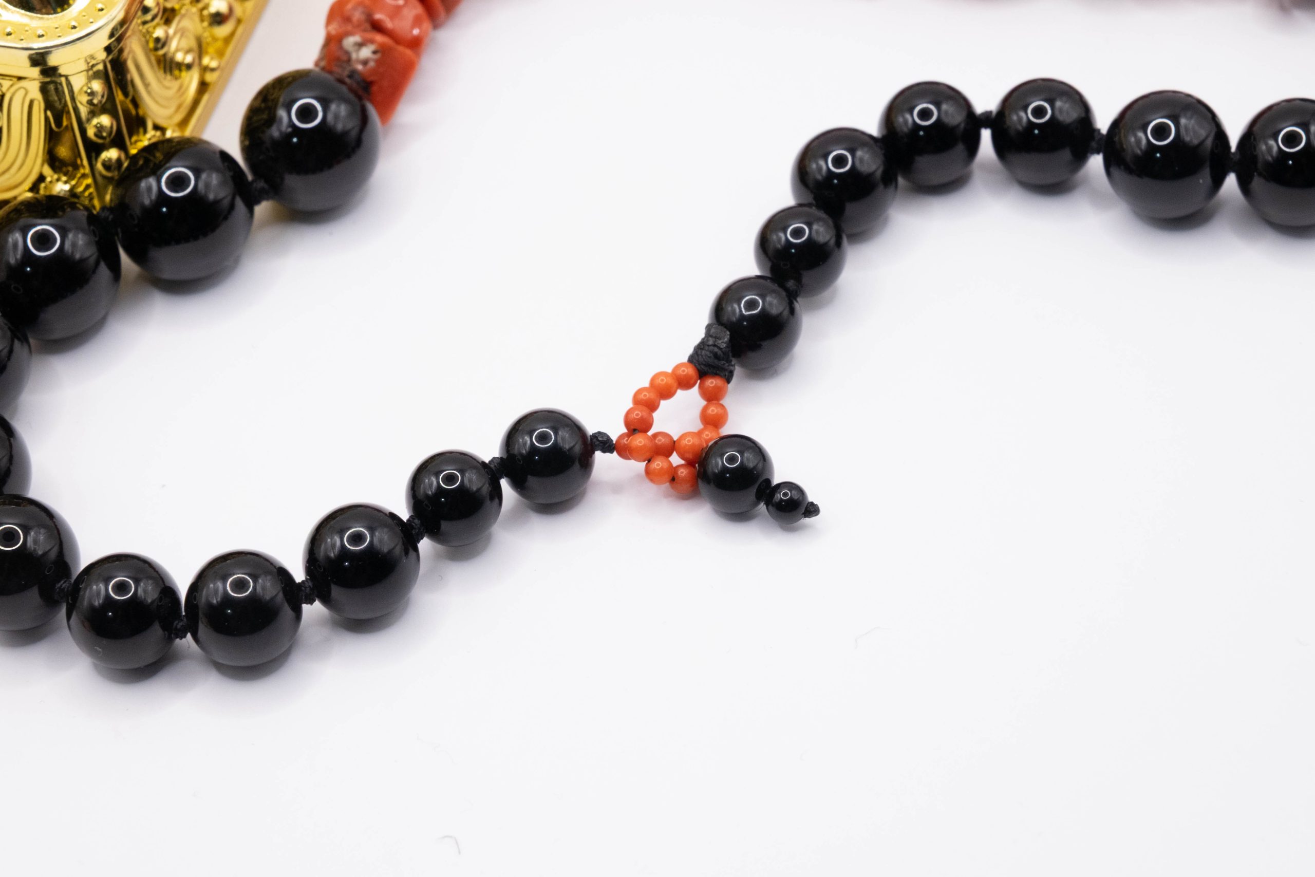 Natural Mediterranean Spongy Coral Necklace Onyx TQ (1)