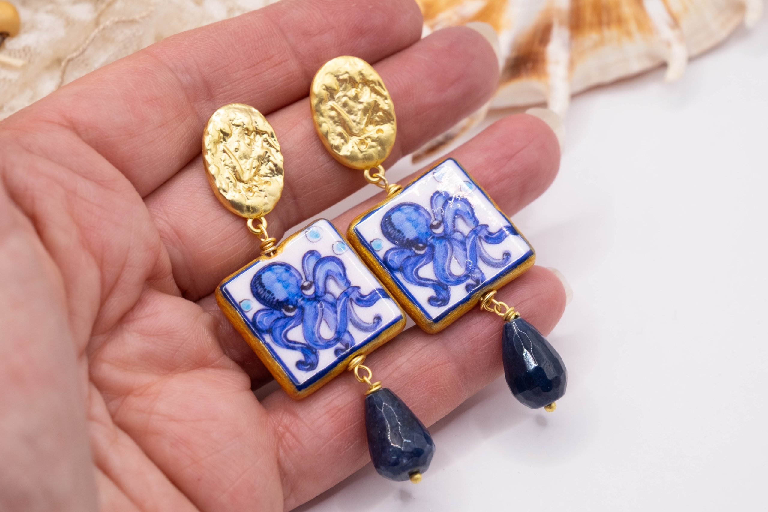 ORECCHINI ARTIGIANALI MATTONELLA SICILIANA CERAMICA POLPO OTTONE GOCCIA GIADA BLU (1)