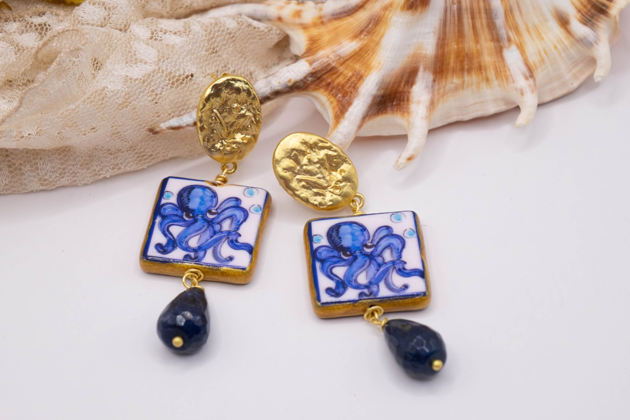 ORECCHINI ARTIGIANALI MATTONELLA SICILIANA CERAMICA POLPO OTTONE GOCCIA GIADA BLU (3)
