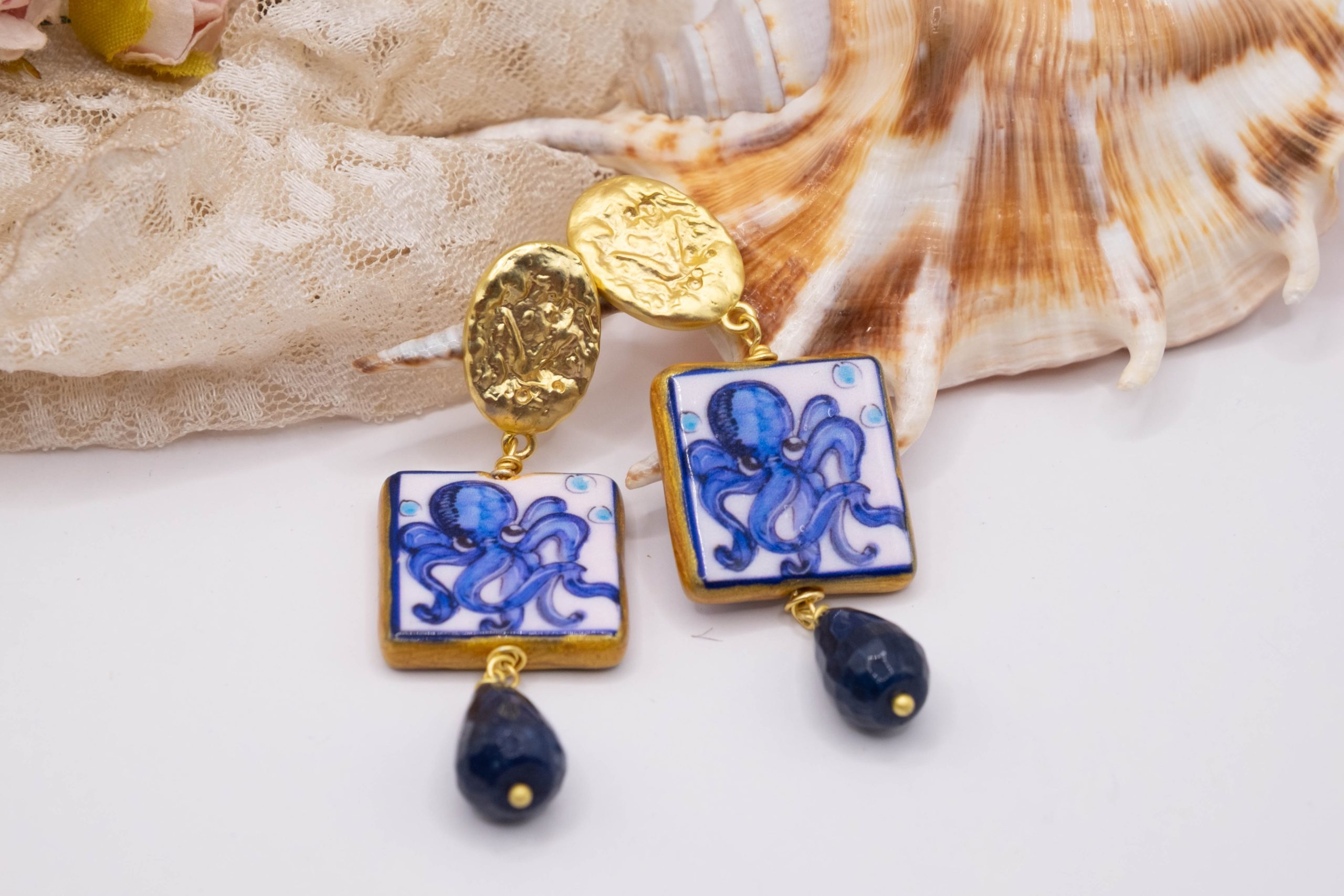 ORECCHINI ARTIGIANALI MATTONELLA SICILIANA CERAMICA POLPO OTTONE GOCCIA GIADA BLU (5)