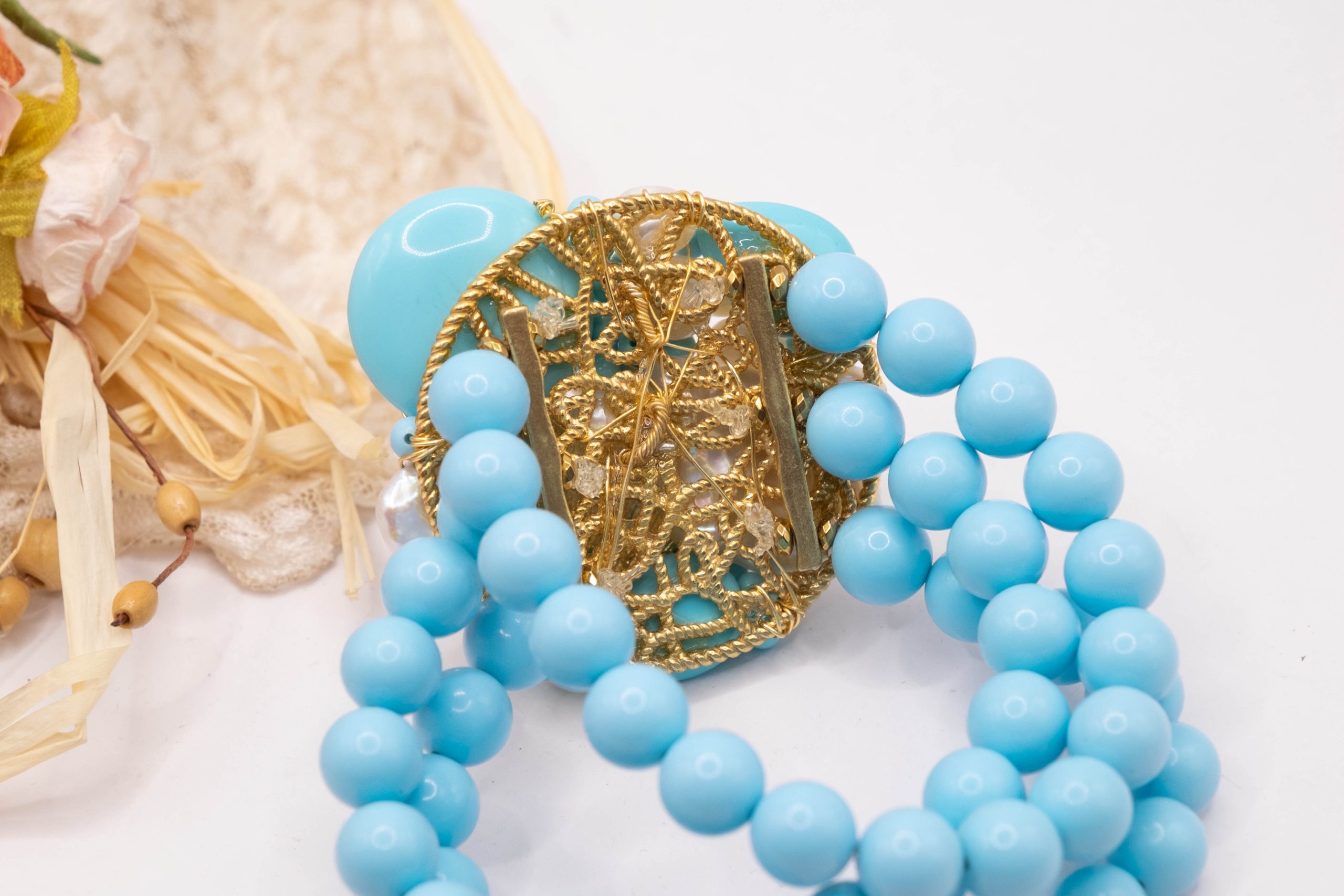 BRACCIALE ARTIGIANALE 3 FILI PASTA DI TURCHESE PERLE CONCHIGLIA (3)