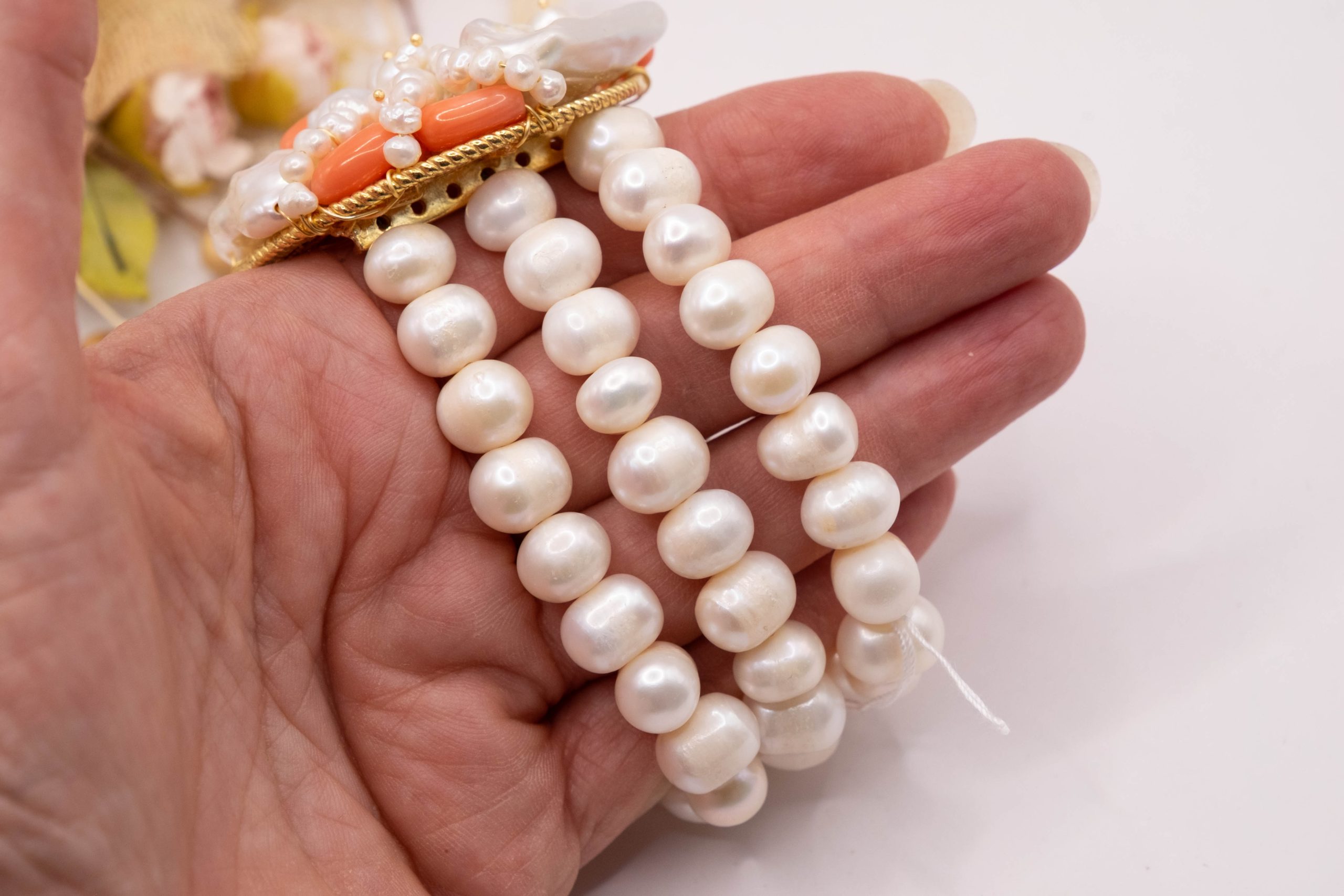 BRACCIALE ARTIGIANALE TESSITO PERLE 3 FILI CORALLO BAMBOO ROSA (1)