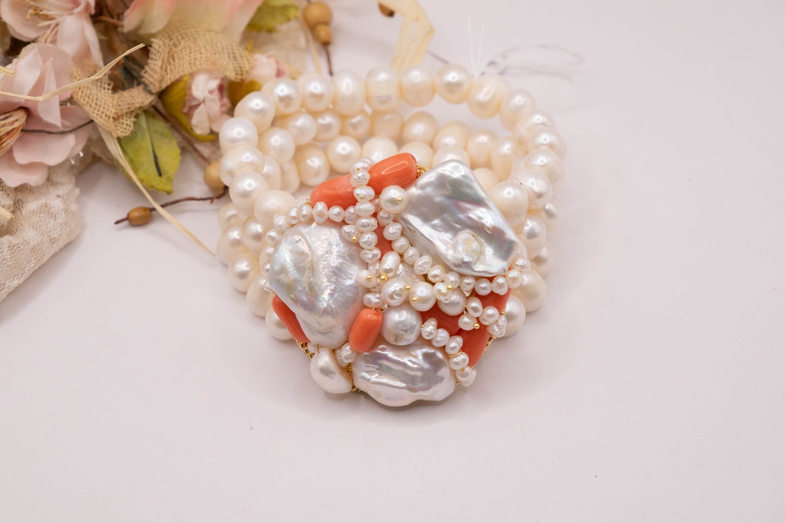 BRACCIALE ARTIGIANALE TESSITO PERLE 3 FILI CORALLO BAMBOO ROSA (2)