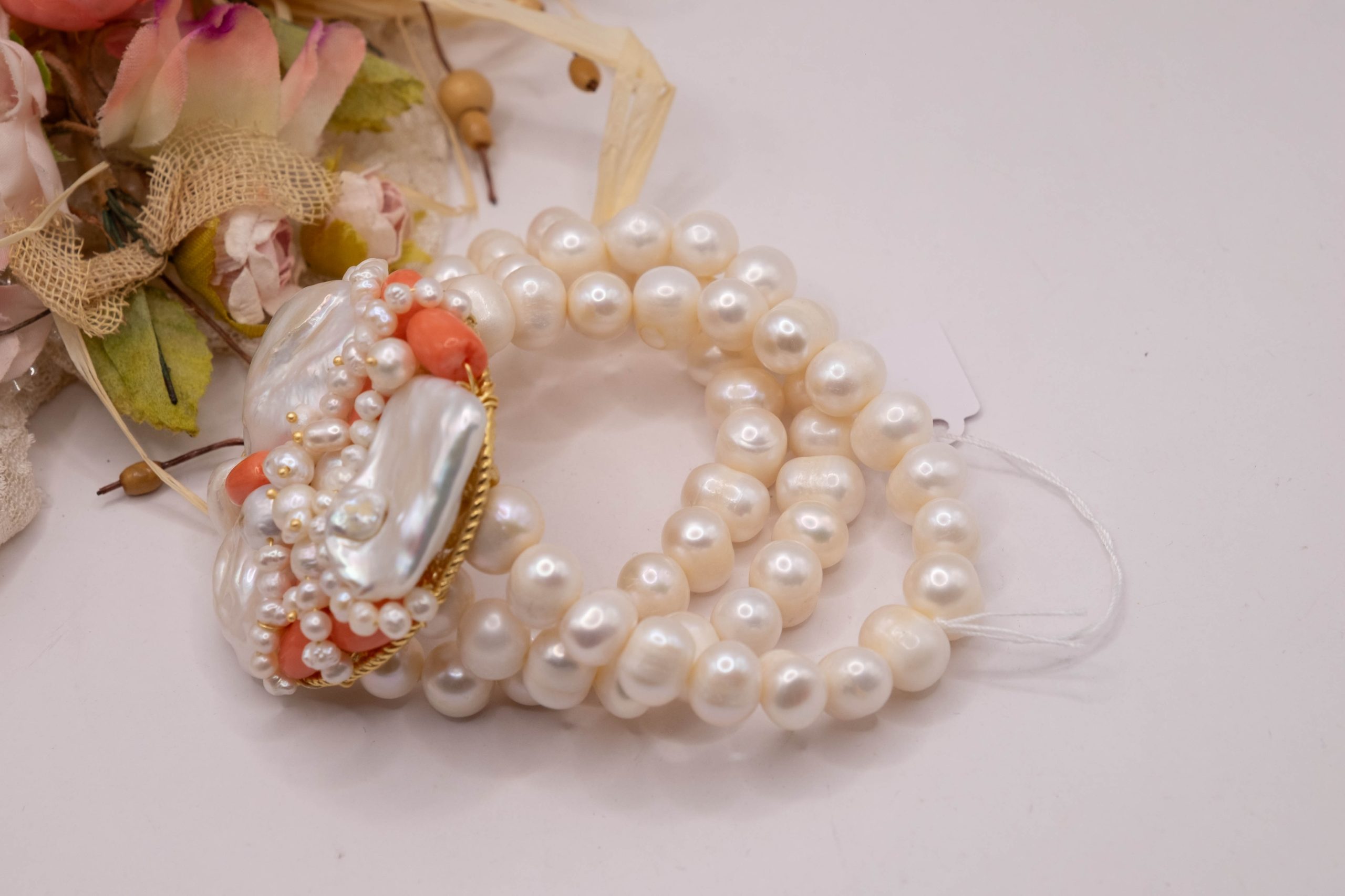 BRACCIALE ARTIGIANALE TESSITO PERLE 3 FILI CORALLO BAMBOO ROSA (3)