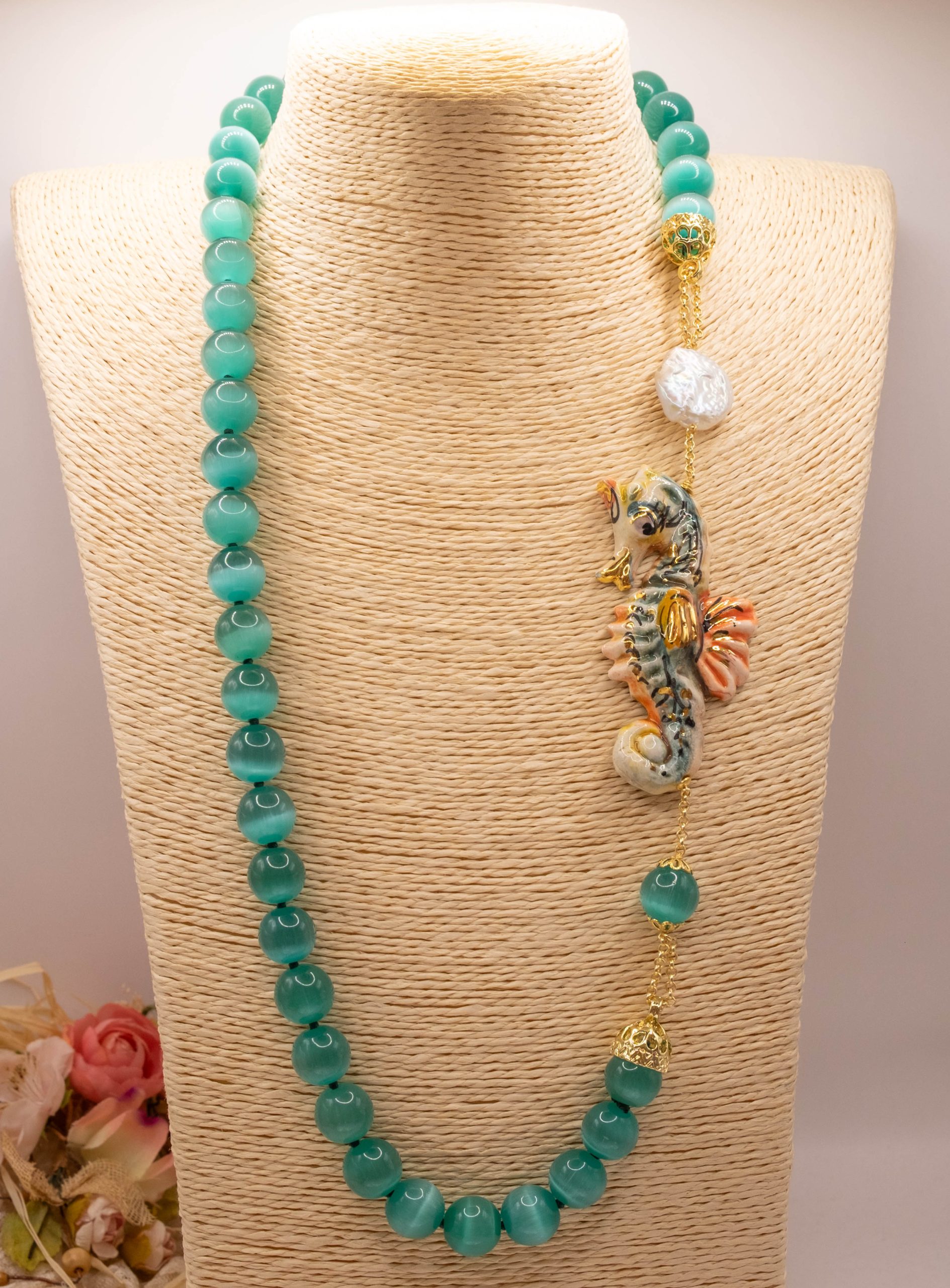 COLLANA CON CAVALLUCCIO MARINO CERAMICA SICILIANA DI CALTAGIRONE ARTIGIANALE OCCHIO DI GATTO VERDE (2)
