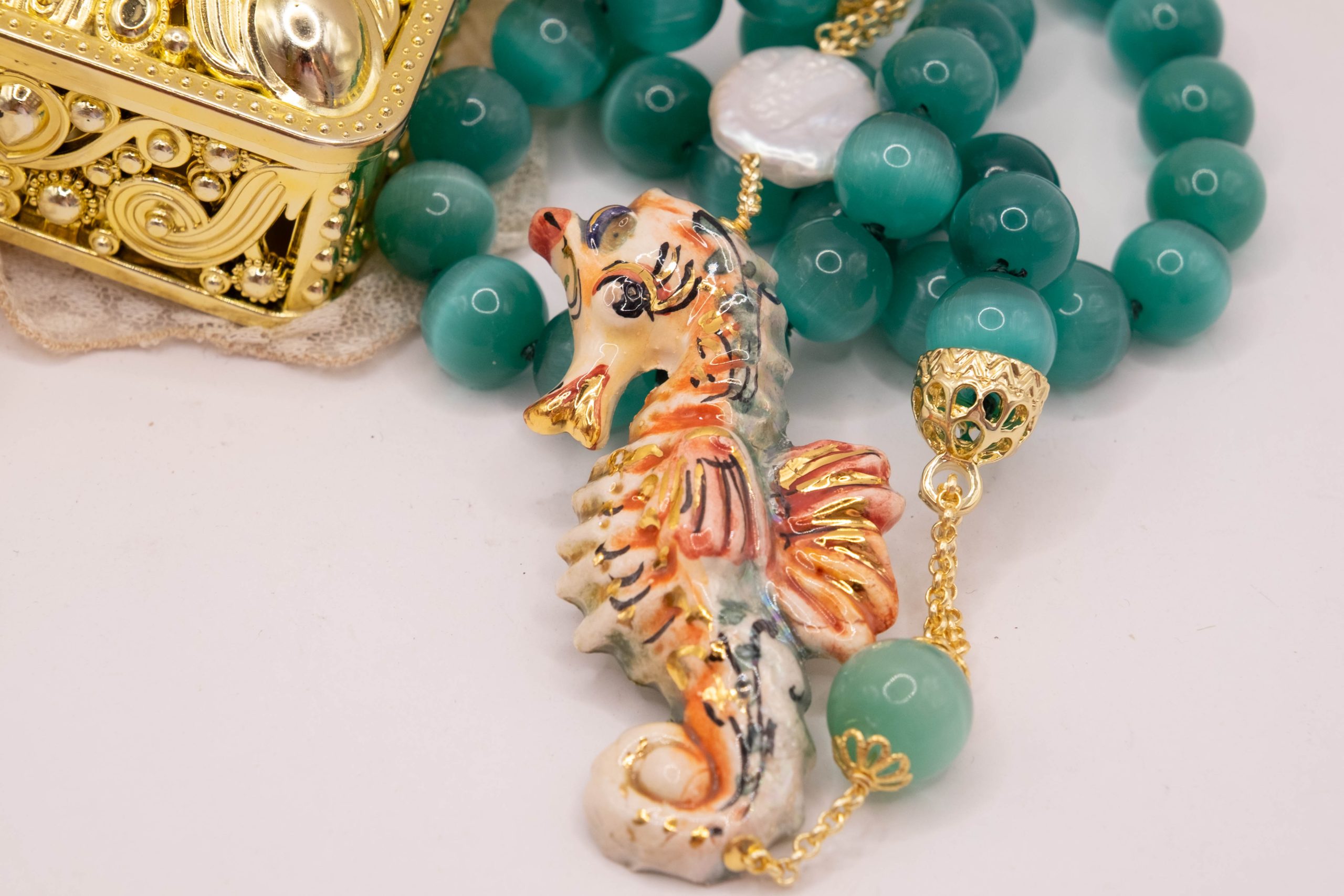 COLLANA CON CAVALLUCCIO MARINO CERAMICA SICILIANA DI CALTAGIRONE ARTIGIANALE OCCHIO DI GATTO VERDE (5)