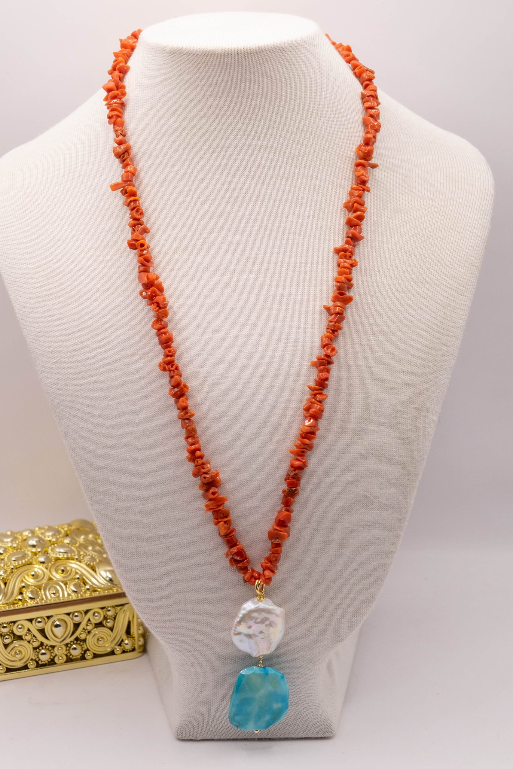 COLLANA ARTIGIANALE CON CORALLO TURCHESE E PERLA (2)