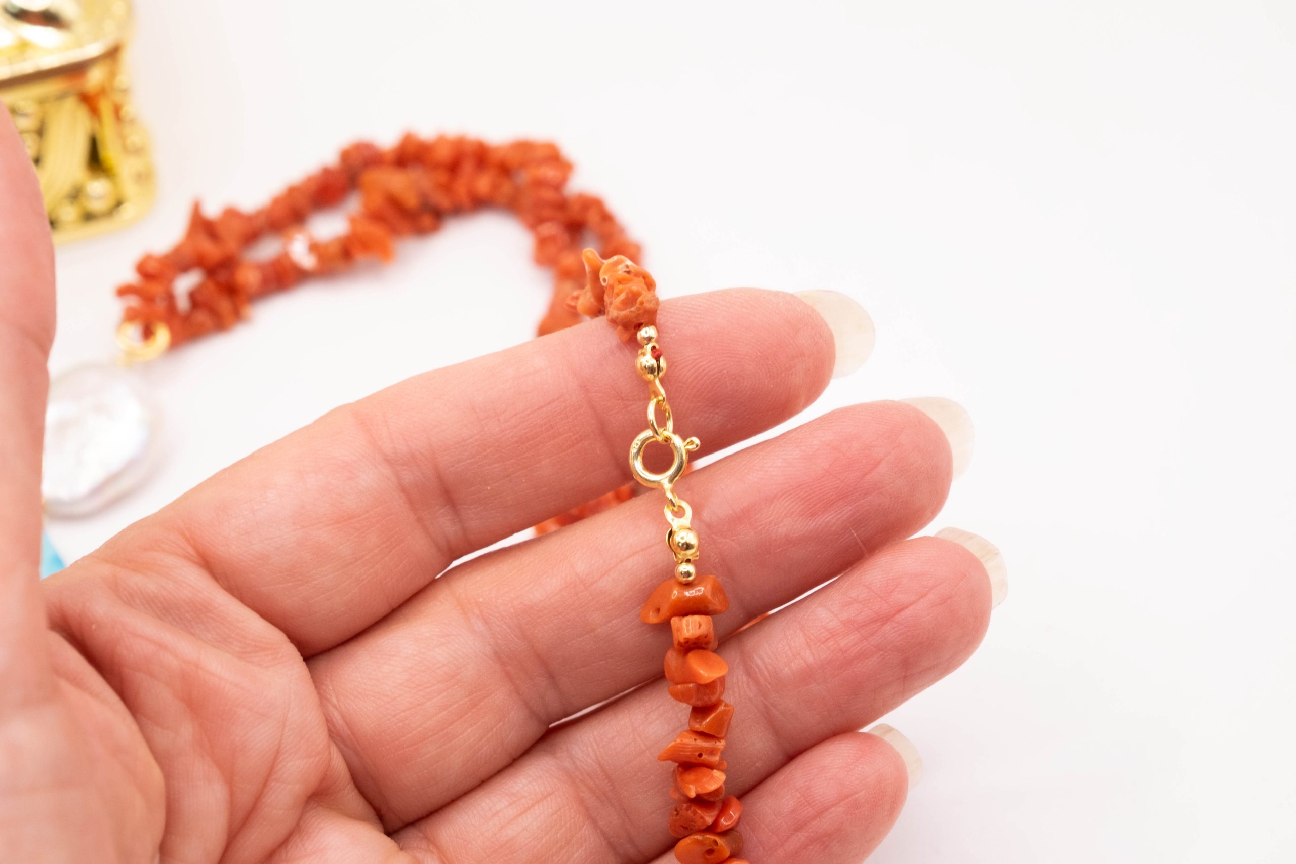 COLLANA ARTIGIANALE CON CORALLO TURCHESE E PERLA (6)