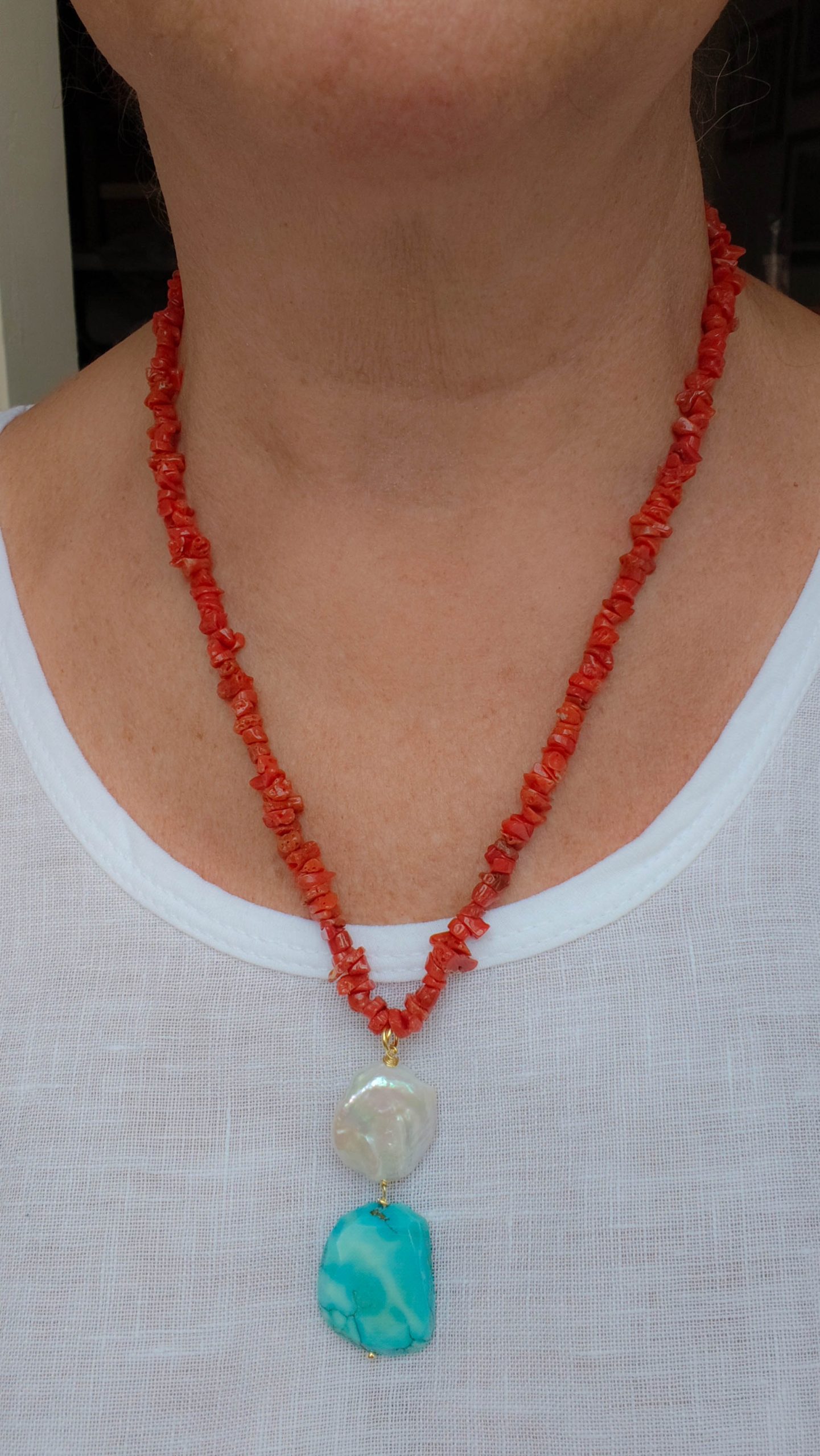COLLANA ARTIGIANALE CON CORALLO TURCHESE E PERLA
