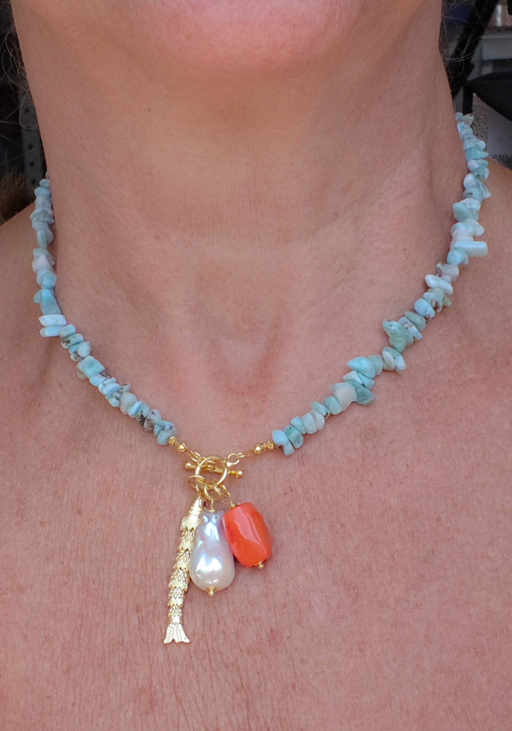 COLLANA ARTIGIANALE LARIMAR PERLE CORALLO BAMBOO PESCE (1)