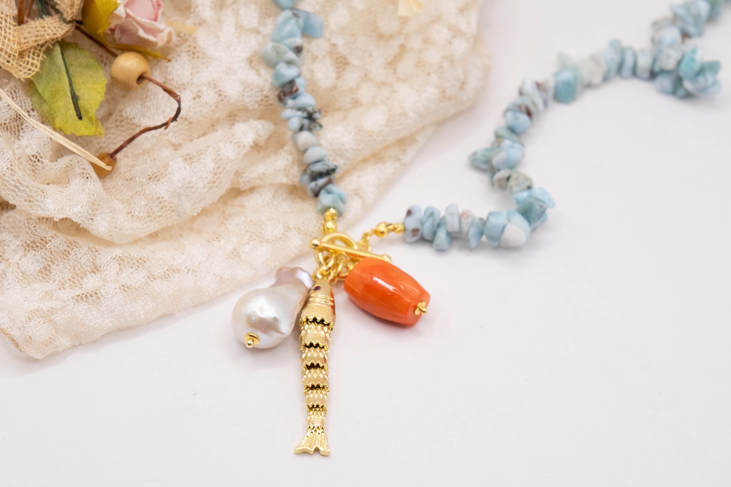 COLLANA ARTIGIANALE LARIMAR PERLE CORALLO BAMBOO PESCE (3)