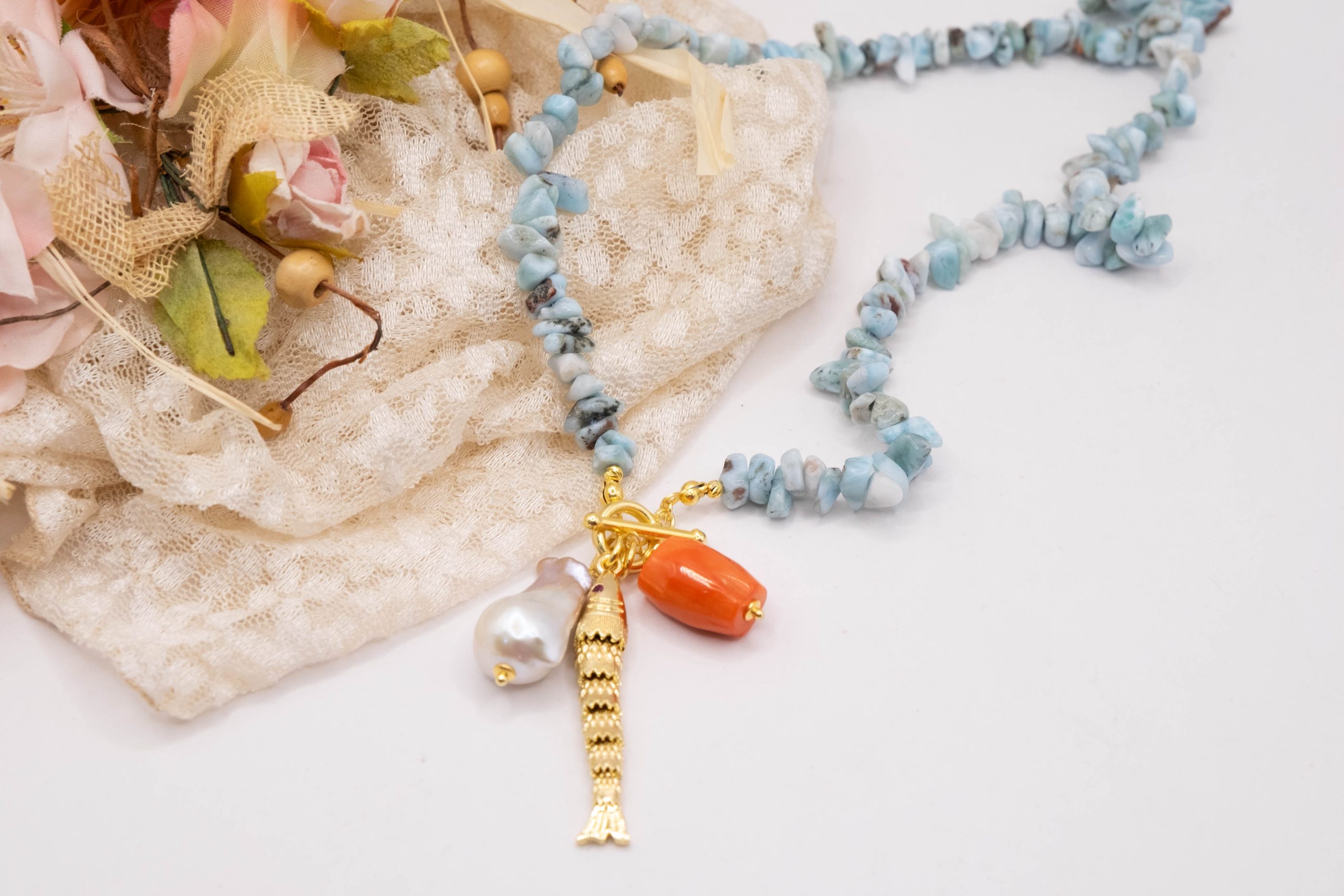 COLLANA ARTIGIANALE LARIMAR PERLE CORALLO BAMBOO PESCE (4)