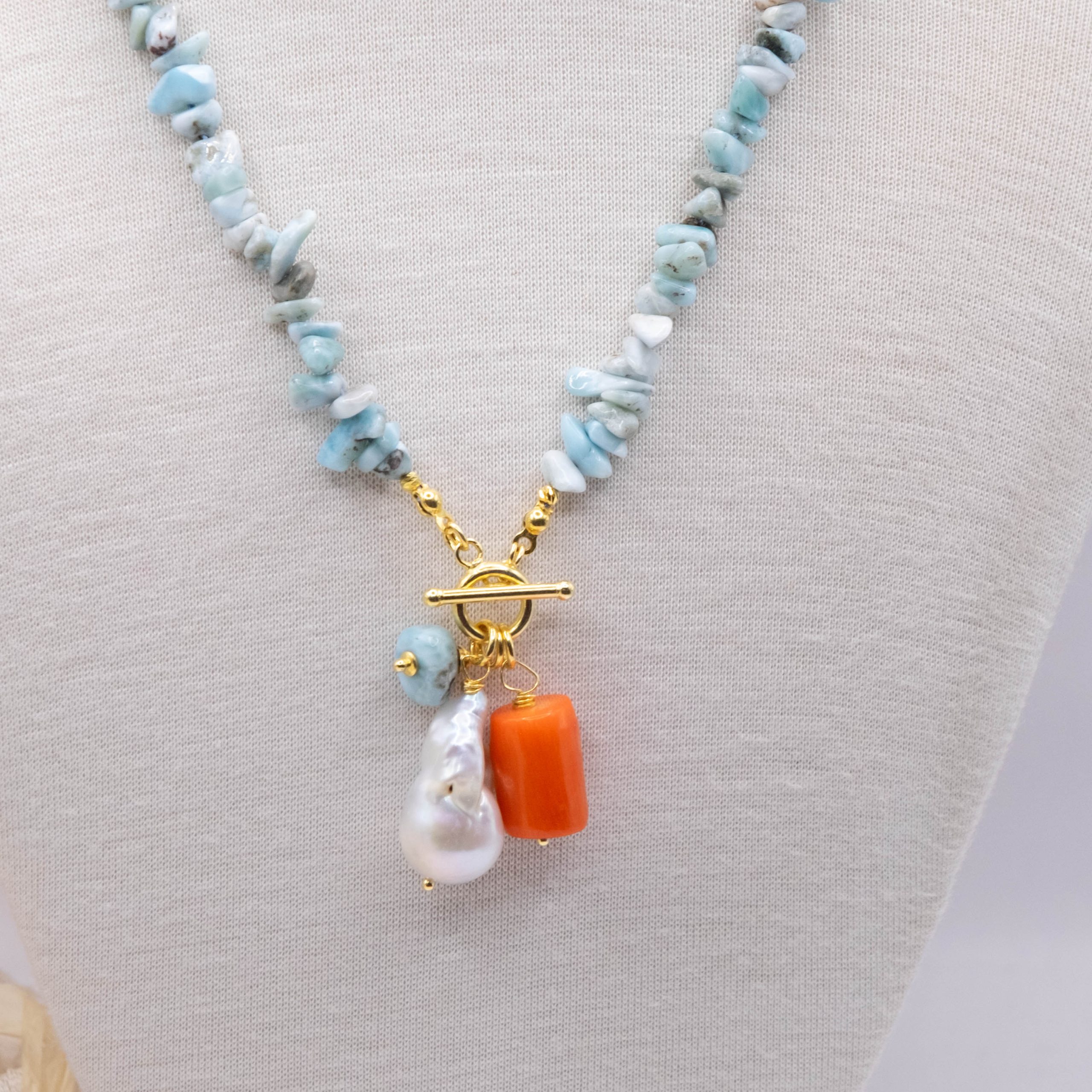 COLLANA ARTIGIANALE LARIMAR PERLE CORALLO BAMBOO PESCE (7)