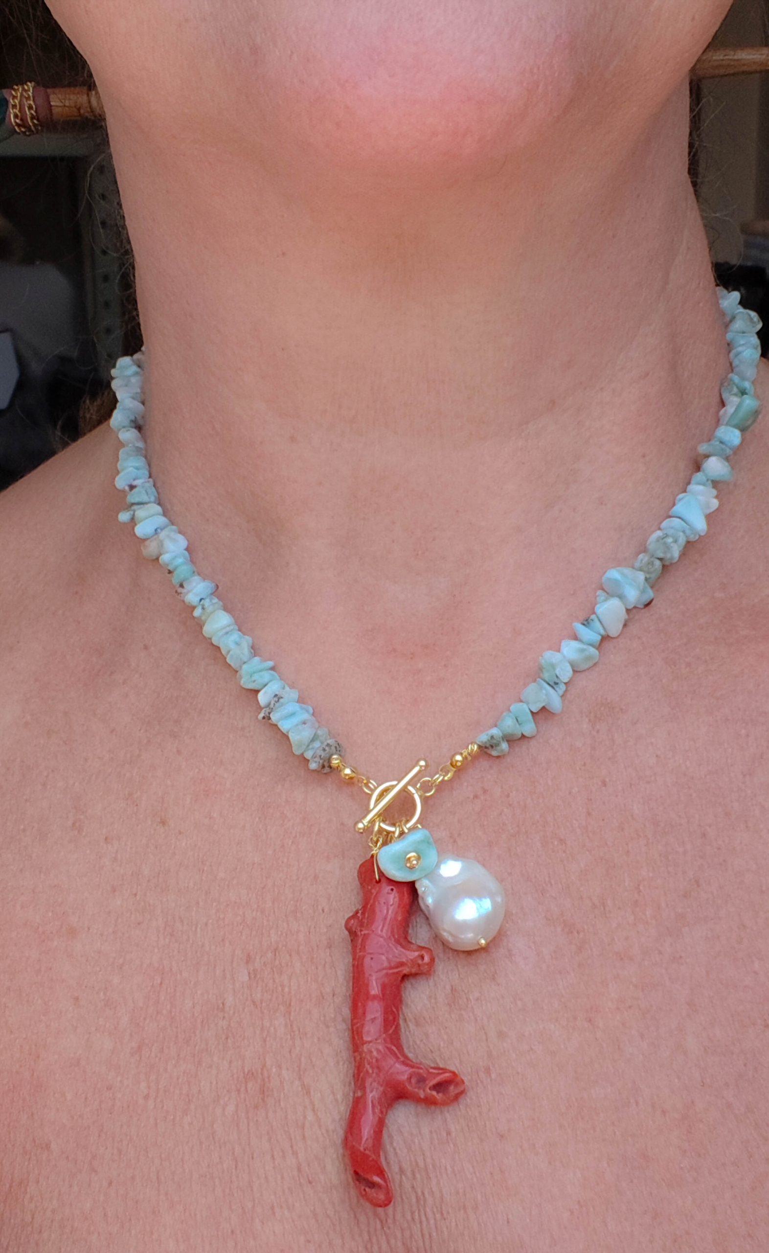 COLLANA ARTIGIANALE LARIMAR PERLE CORALLO BAMBOO PESCE (9)