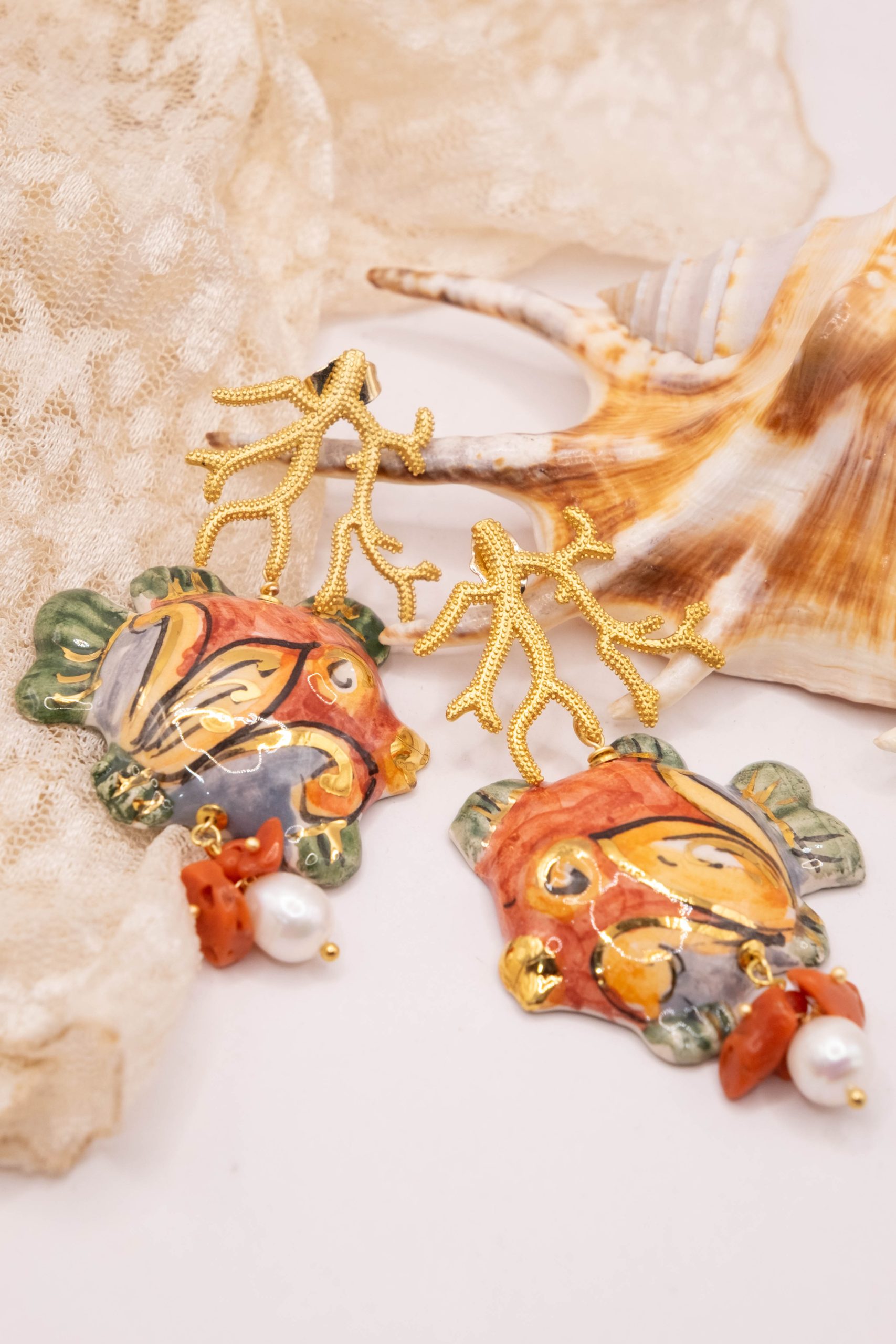 ORECCHINI PESCI CERAMICA DI CALTAGIRONE SICILIANA CORALLO PERLE (3)