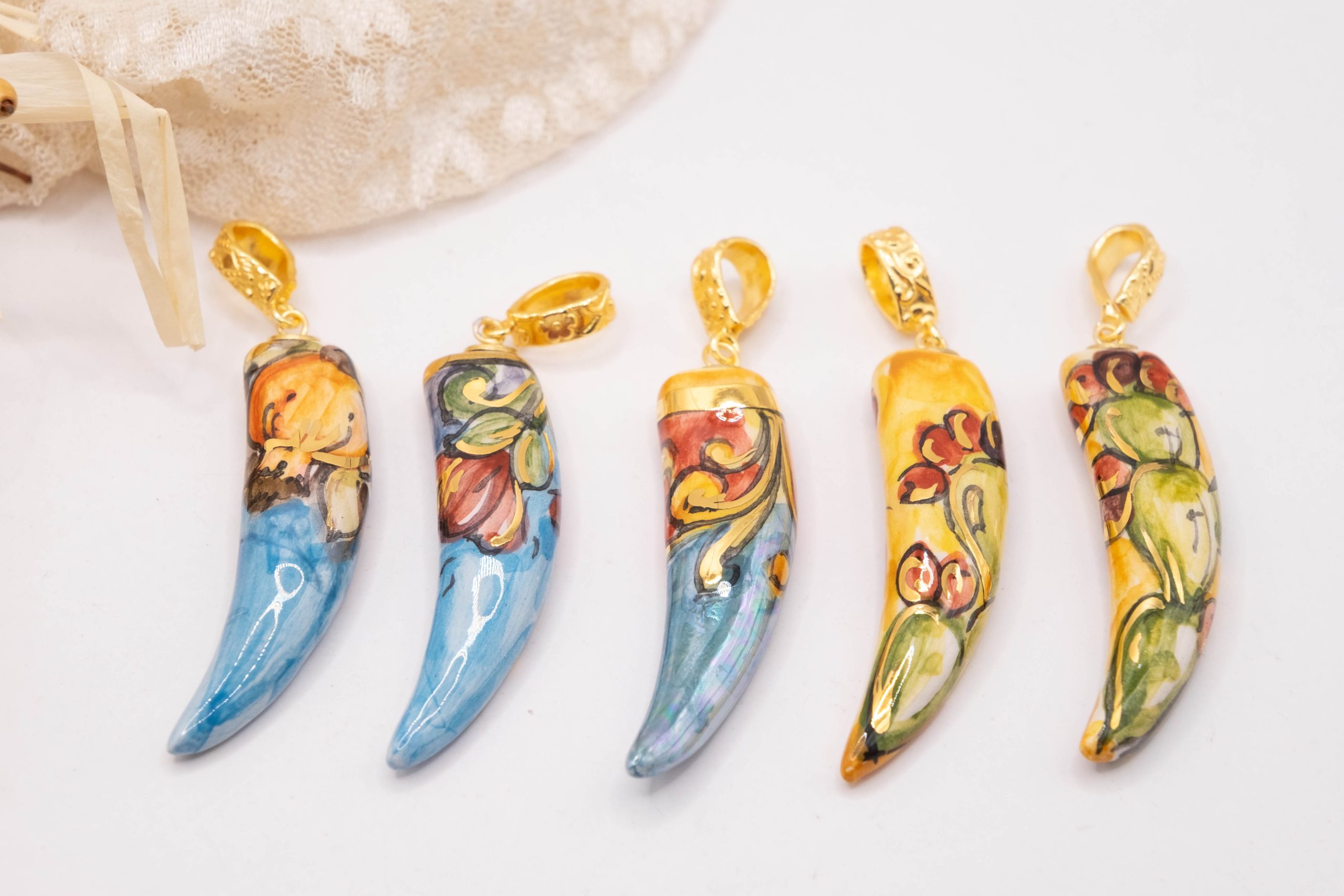 COLLANA CIONDOLO CERAMICA DI CALTAGIRONE SICILIANO PORTAFORTUNA (7)