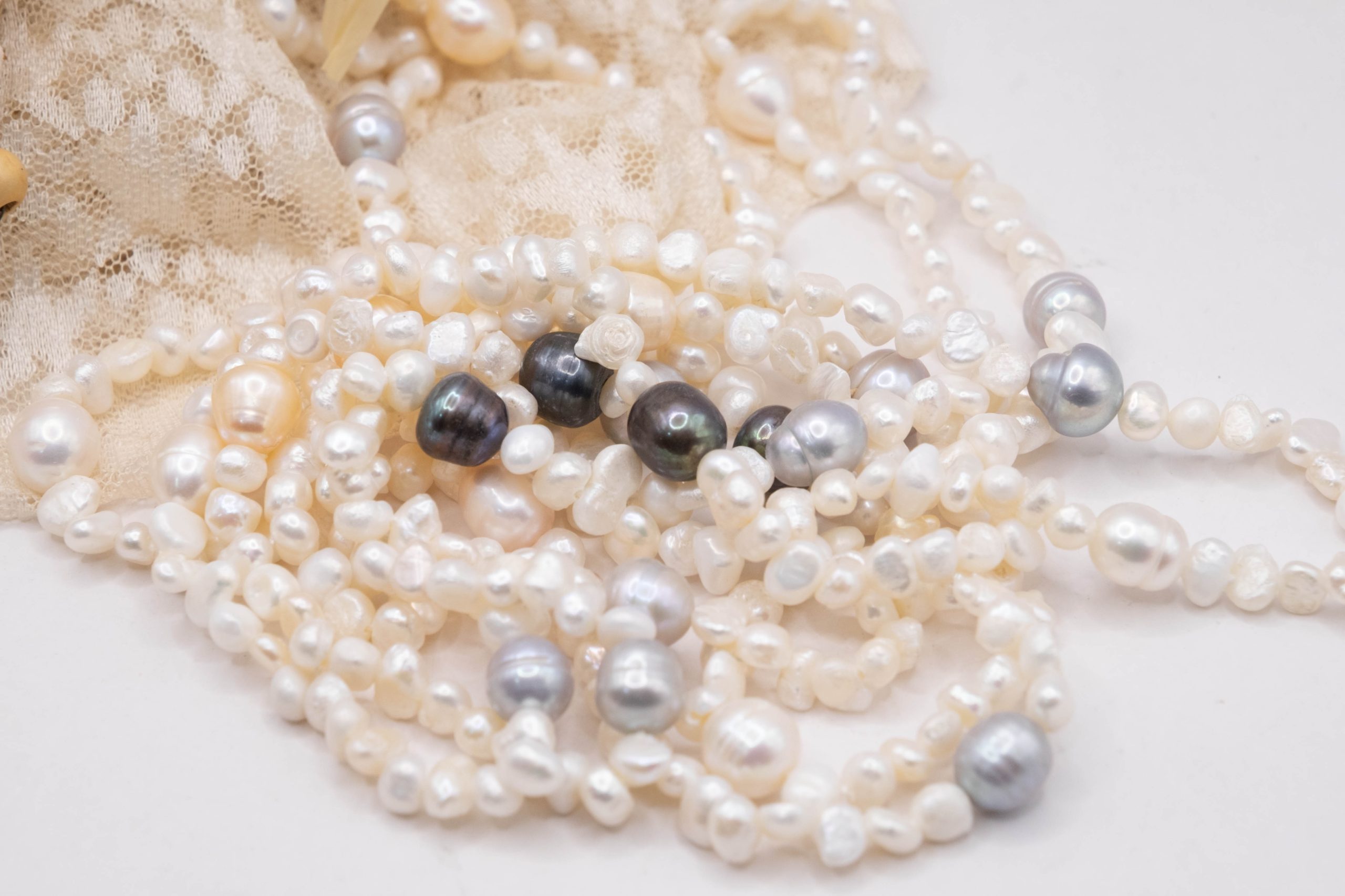 COLLANA LUNGHISSIMA PERLE NATURALI BIANCO GRIGIO (1)