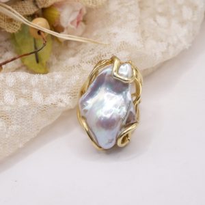 Anello con grande perla naturale grigia argento 925 placcato oro