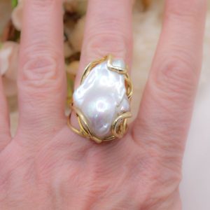 Anello con grande perla naturale argento 925 placcato oro