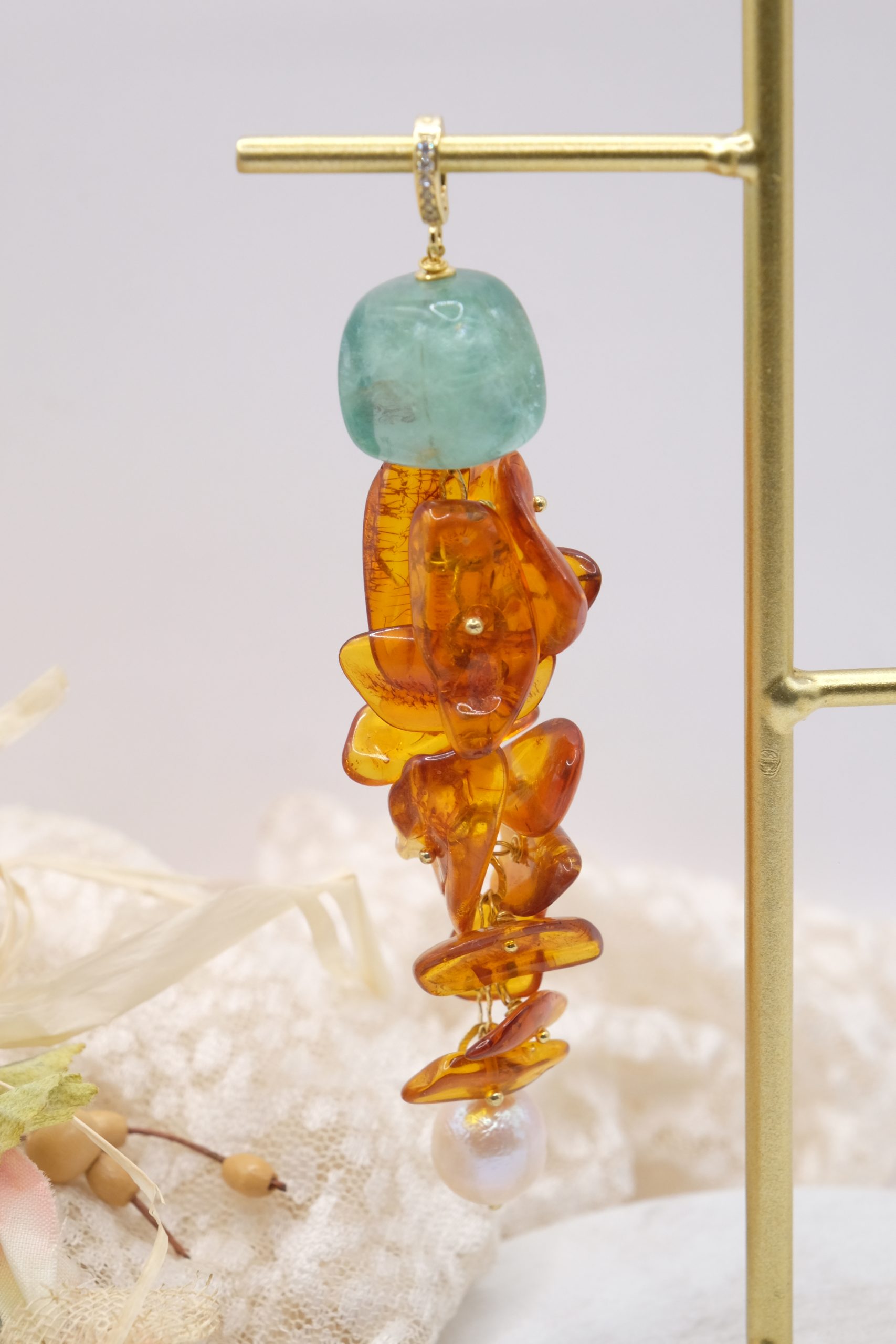 CIONDOLO AMBRA DEL BALTICO PERLA ARGENTO 925 PLACCATO ORO FLUORITE