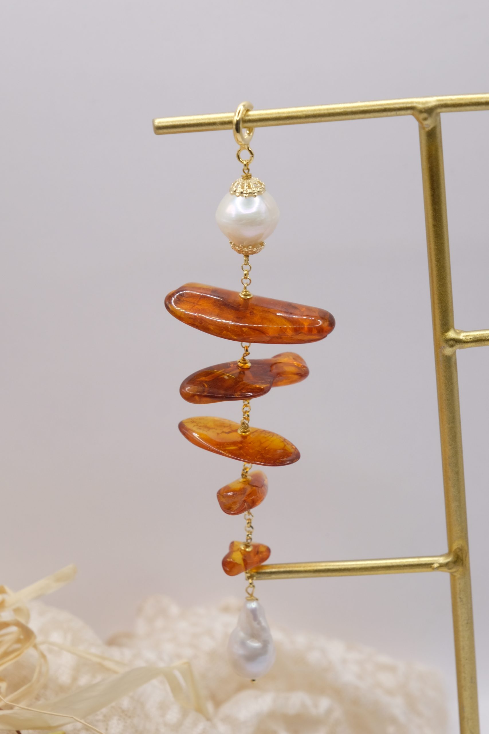 CIONDOLO ARTIGIANALE AMBRA DEL BALTICO PERLE ARGENTO DORATO