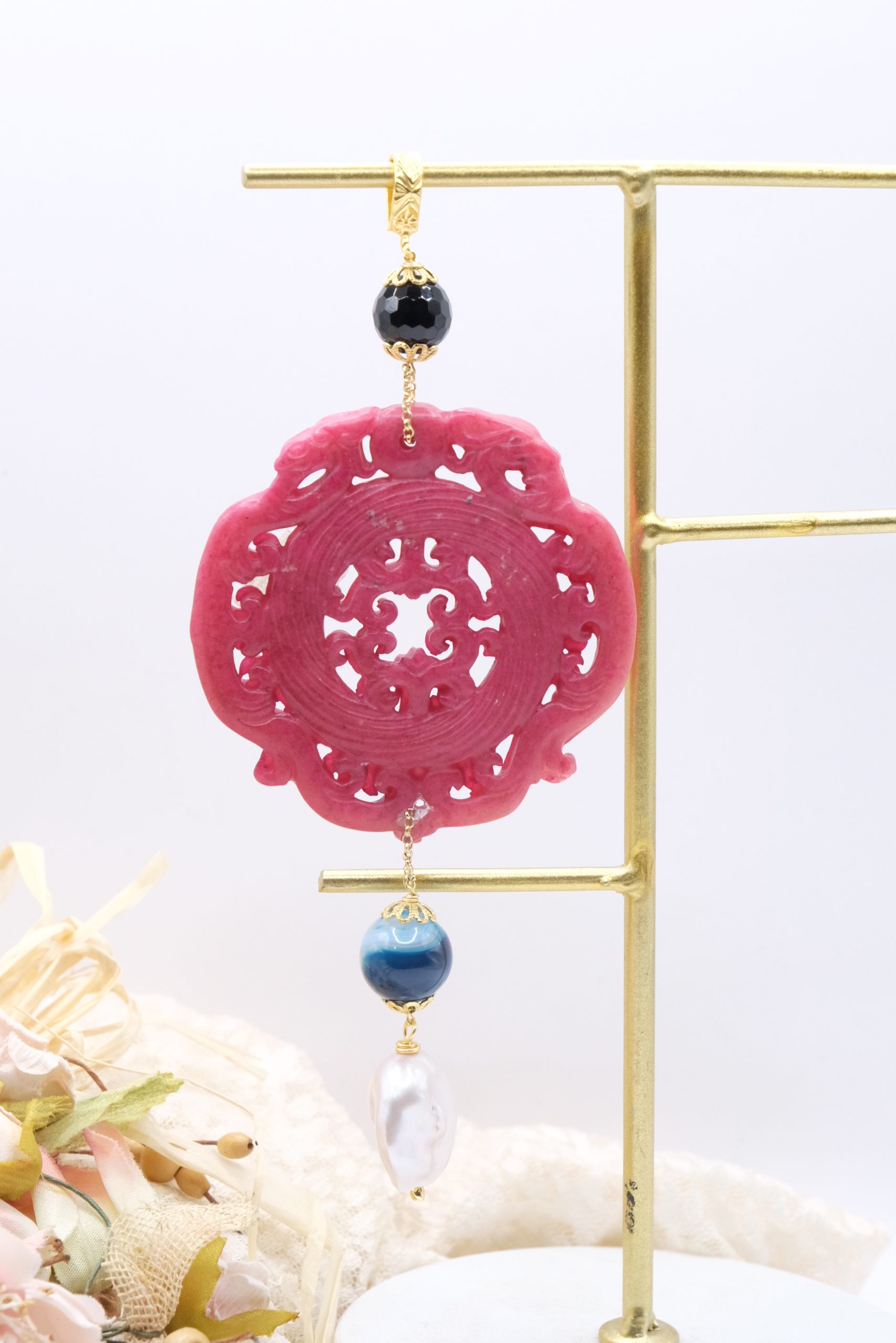 CIONDOLO MANDALA FUXIA PIETRE DURE PERLE (2)