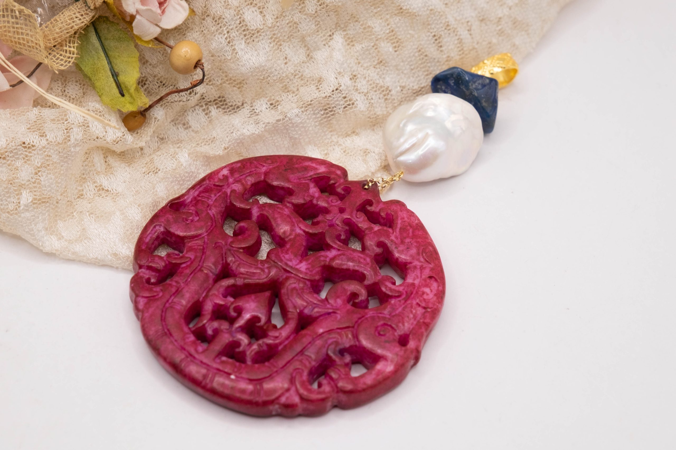 CIONDOLO PENDENTE MANDALA GIADA FUXIA BORGOGNA PIETRE NATURALI PERLE (26)