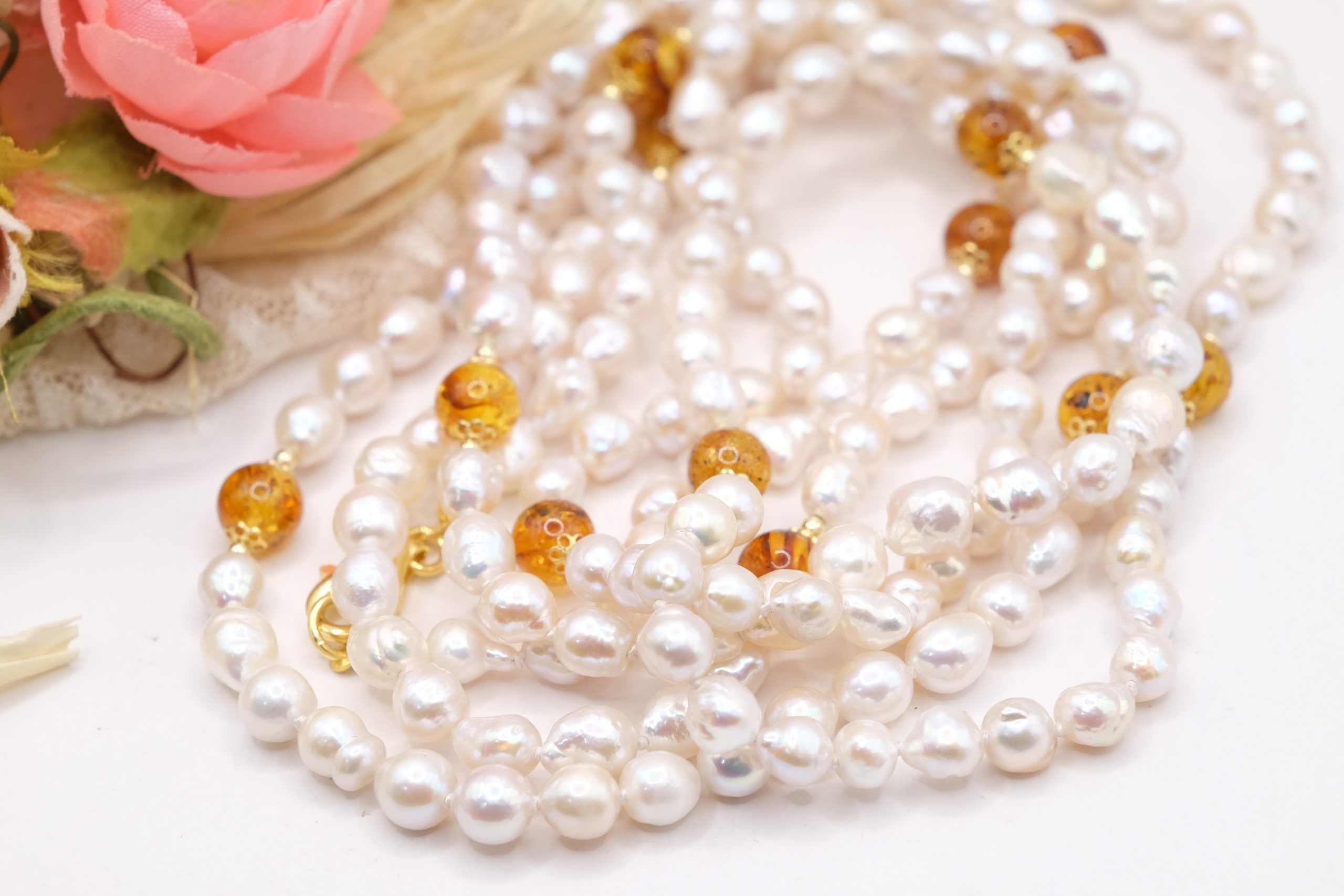 COLLANA ARTIGIANALE CHARLESTON CHANEL PERLE NATURALI E AMBRA (1)