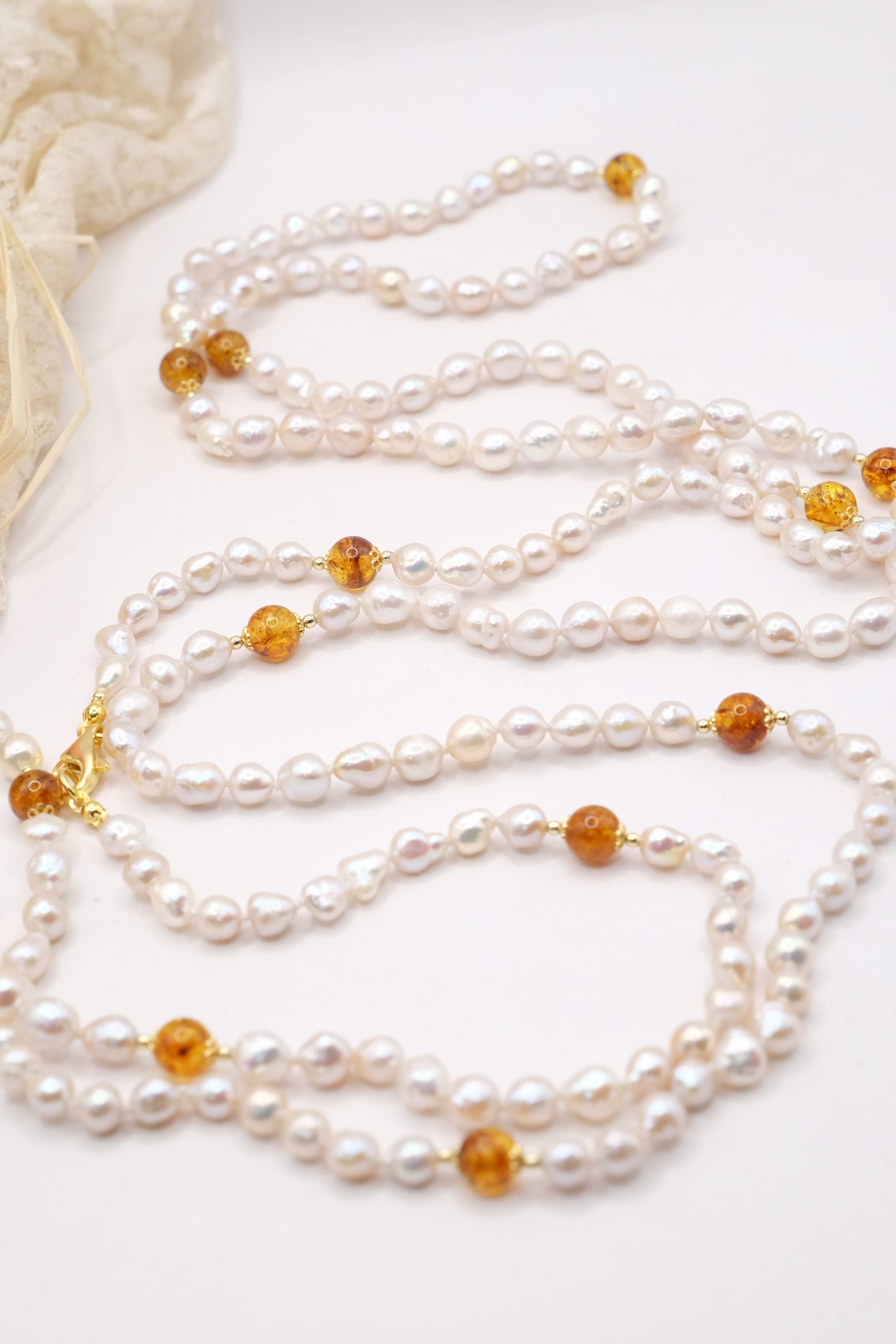 COLLANA ARTIGIANALE CHARLESTON CHANEL PERLE NATURALI E AMBRA (4)