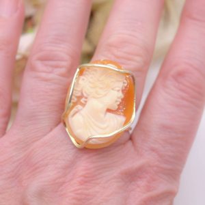 Anello con cammeo di Torre del Greco Argento Dorato Artigianale